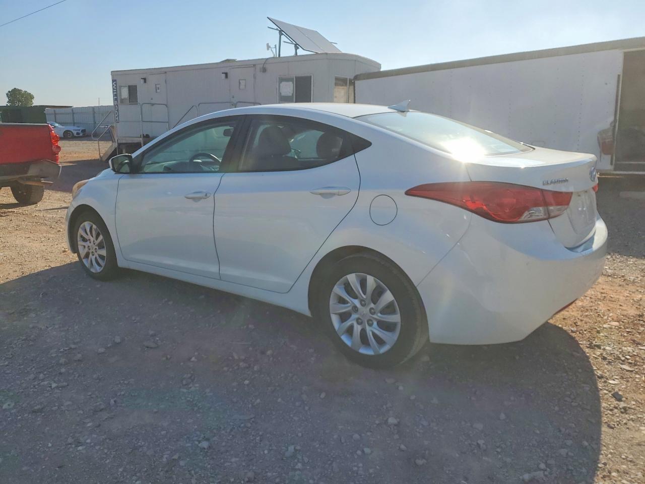 2012 Hyundai Elantra Gls White vin: 5NPDH4AE4CH067896