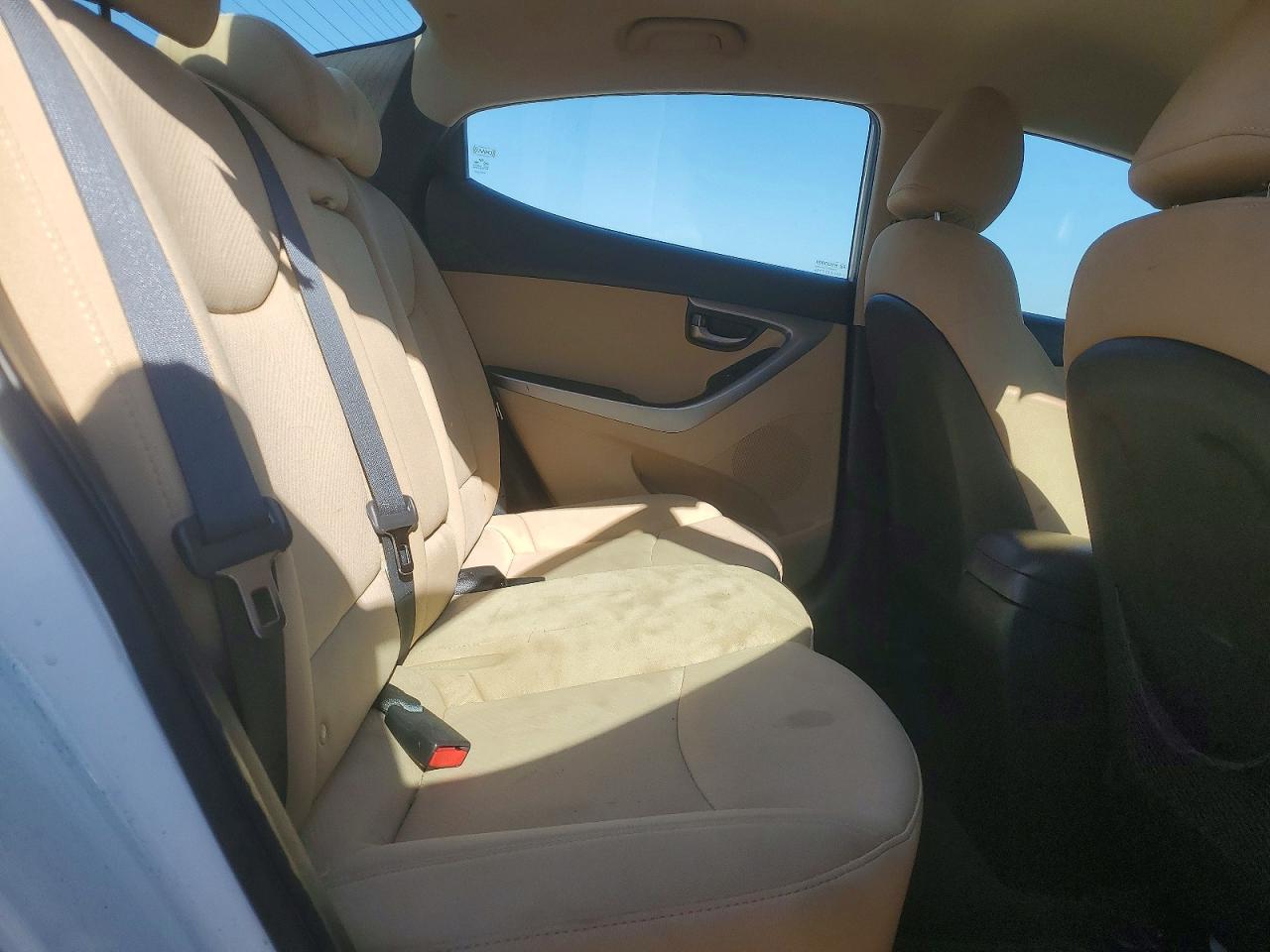 2012 Hyundai Elantra Gls White vin: 5NPDH4AE4CH067896