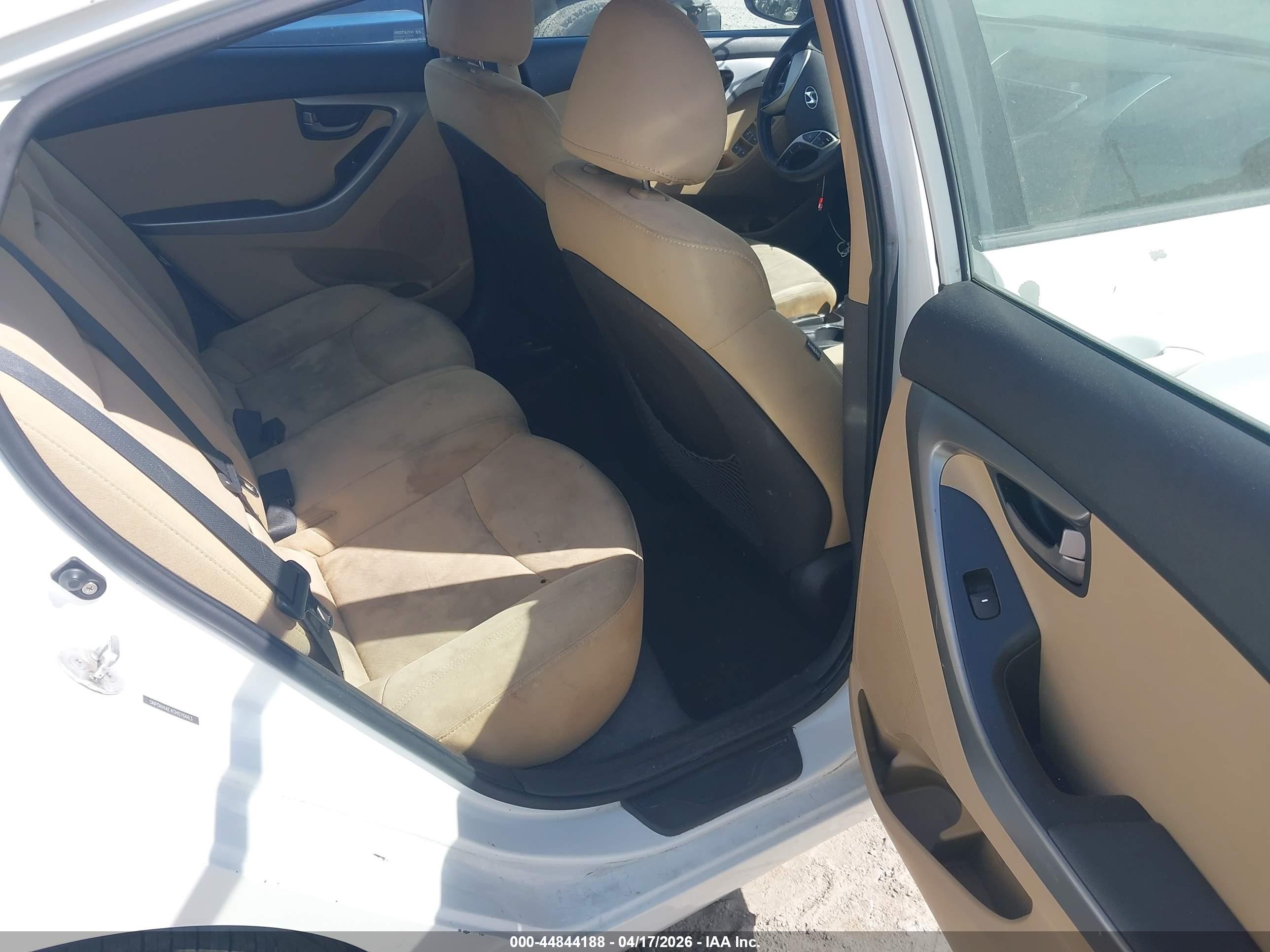 2012 Hyundai Elantra Gls White vin: 5NPDH4AE4CH076663