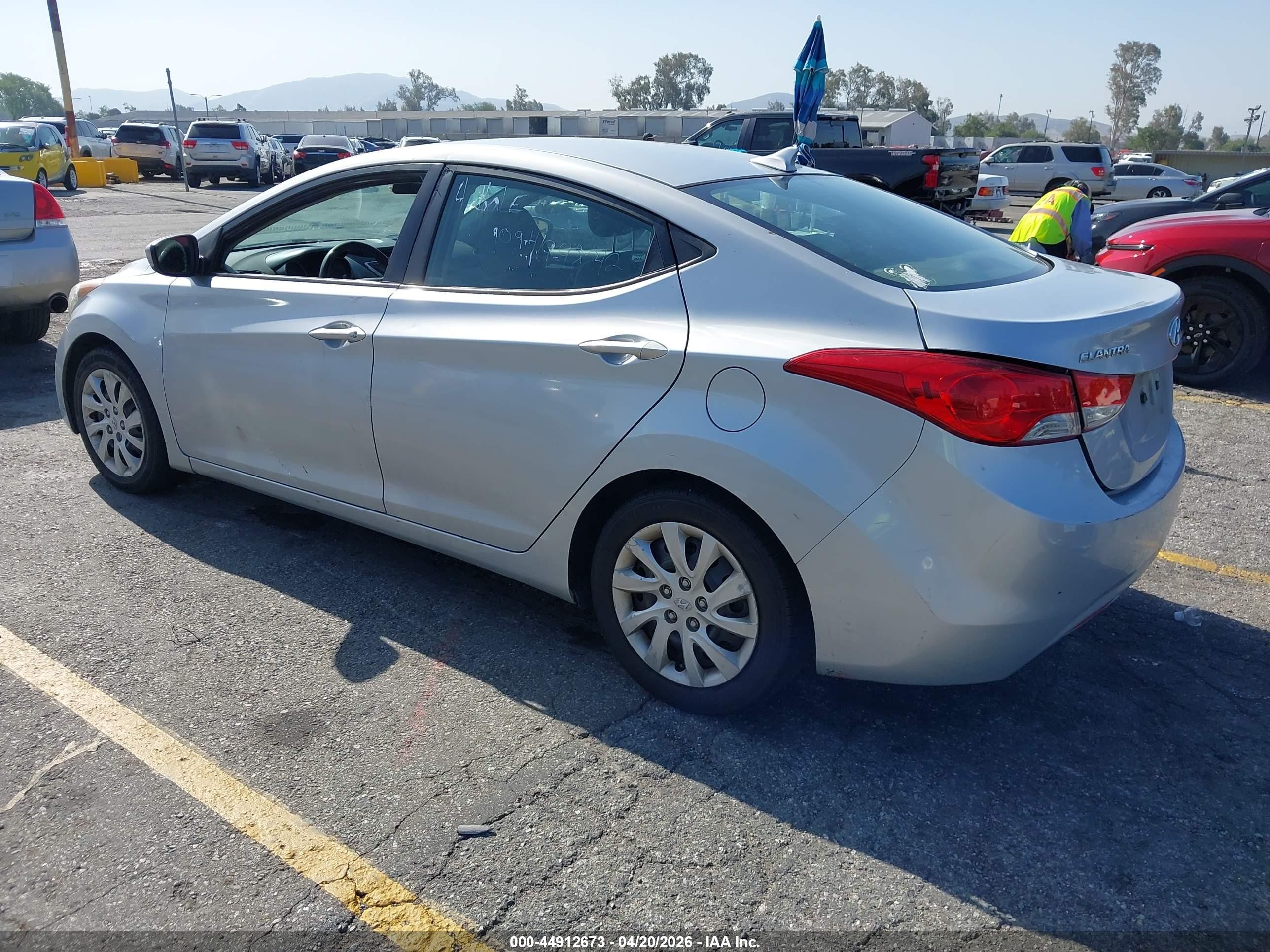 2012 Hyundai Elantra Gls Серебряный vin: 5NPDH4AE4CH121035