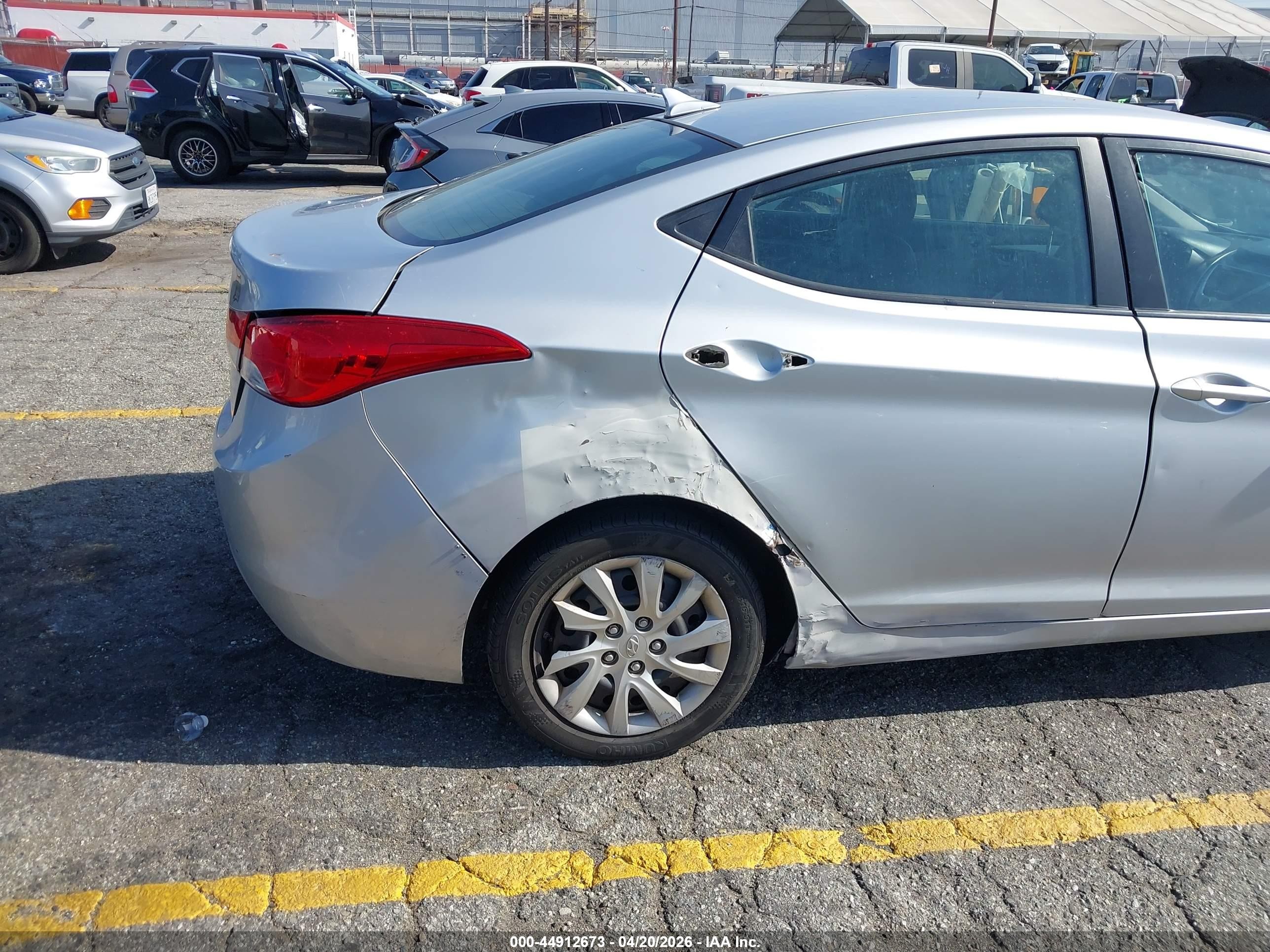 2012 Hyundai Elantra Gls Серебряный vin: 5NPDH4AE4CH121035