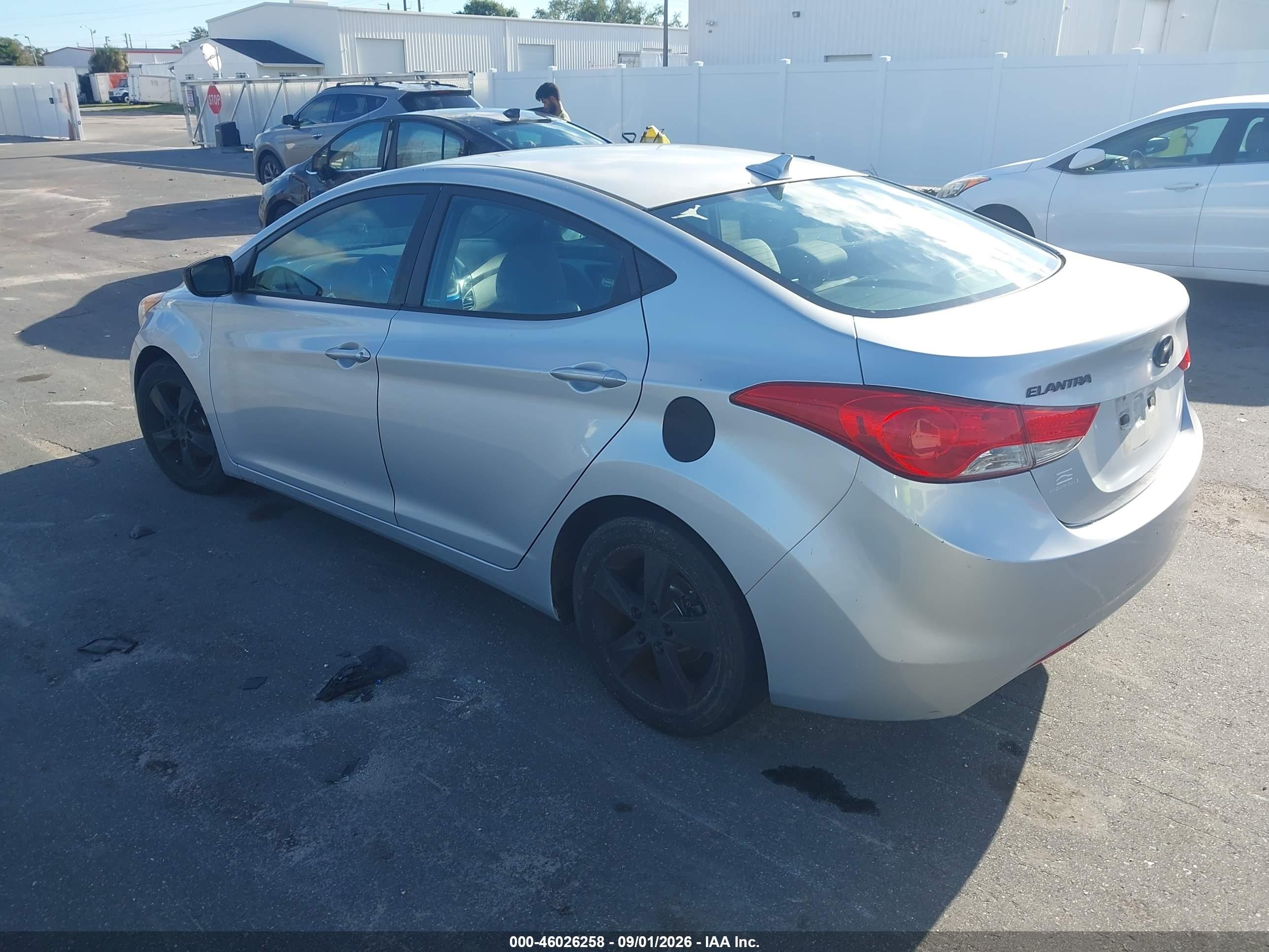 2013 Hyundai Elantra Gls Серебряный vin: 5NPDH4AE4DH227020
