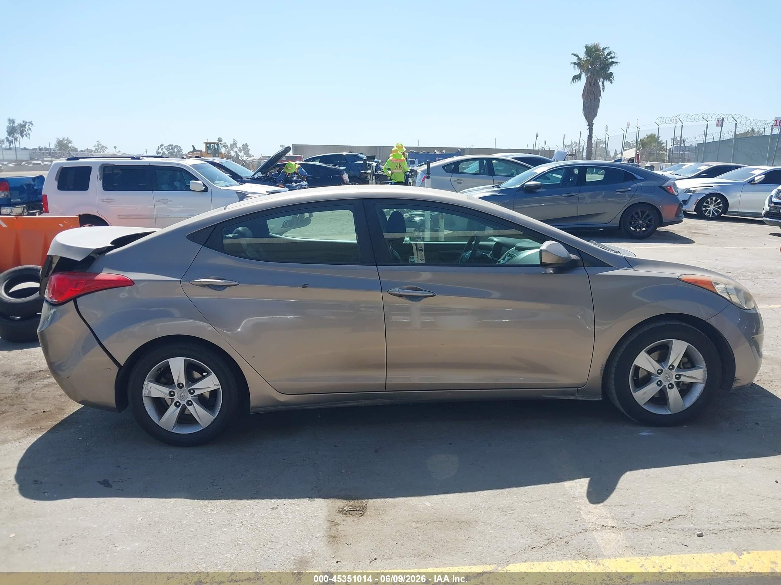 2013 Hyundai Elantra Gls Beige vin: 5NPDH4AE4DH255190