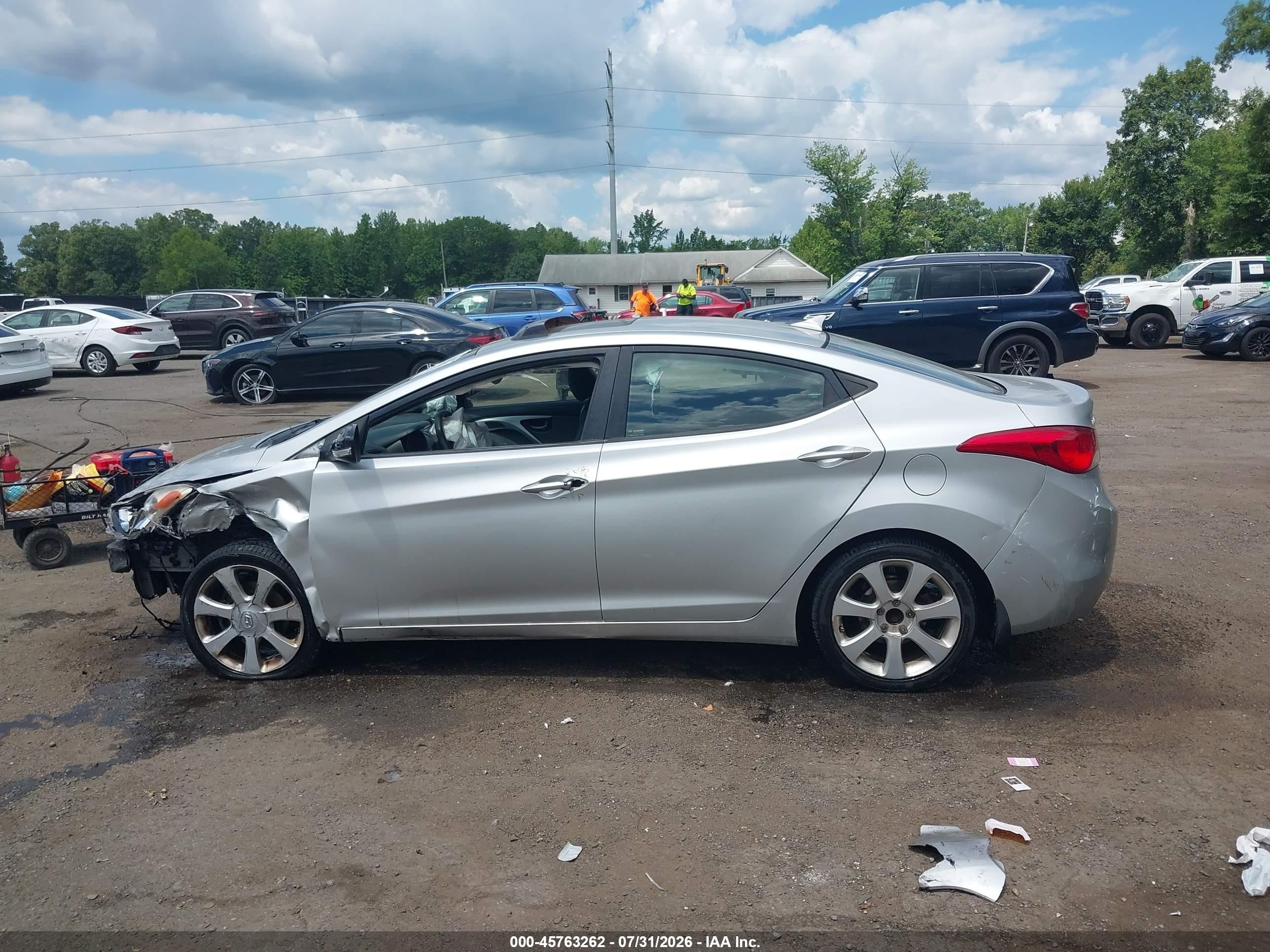 2013 Hyundai Elantra Limited Silver vin: 5NPDH4AE4DH295611