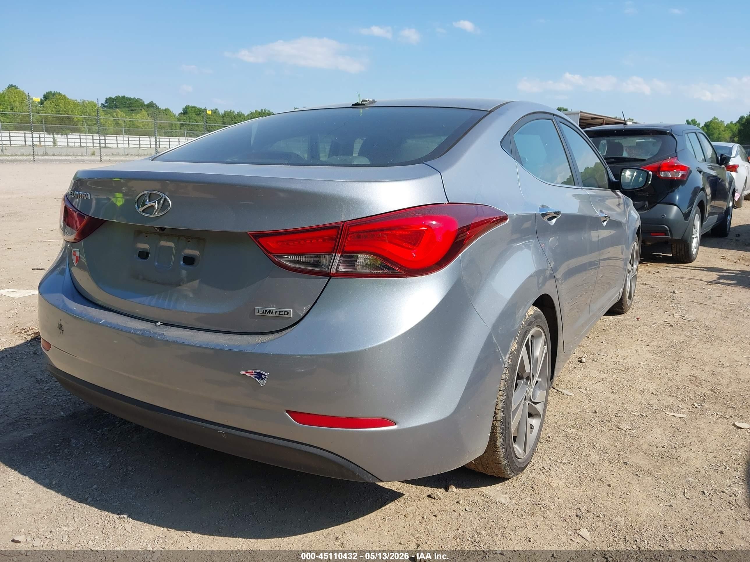 2015 Hyundai Elantra Limited Silver vin: 5NPDH4AE4FH561759
