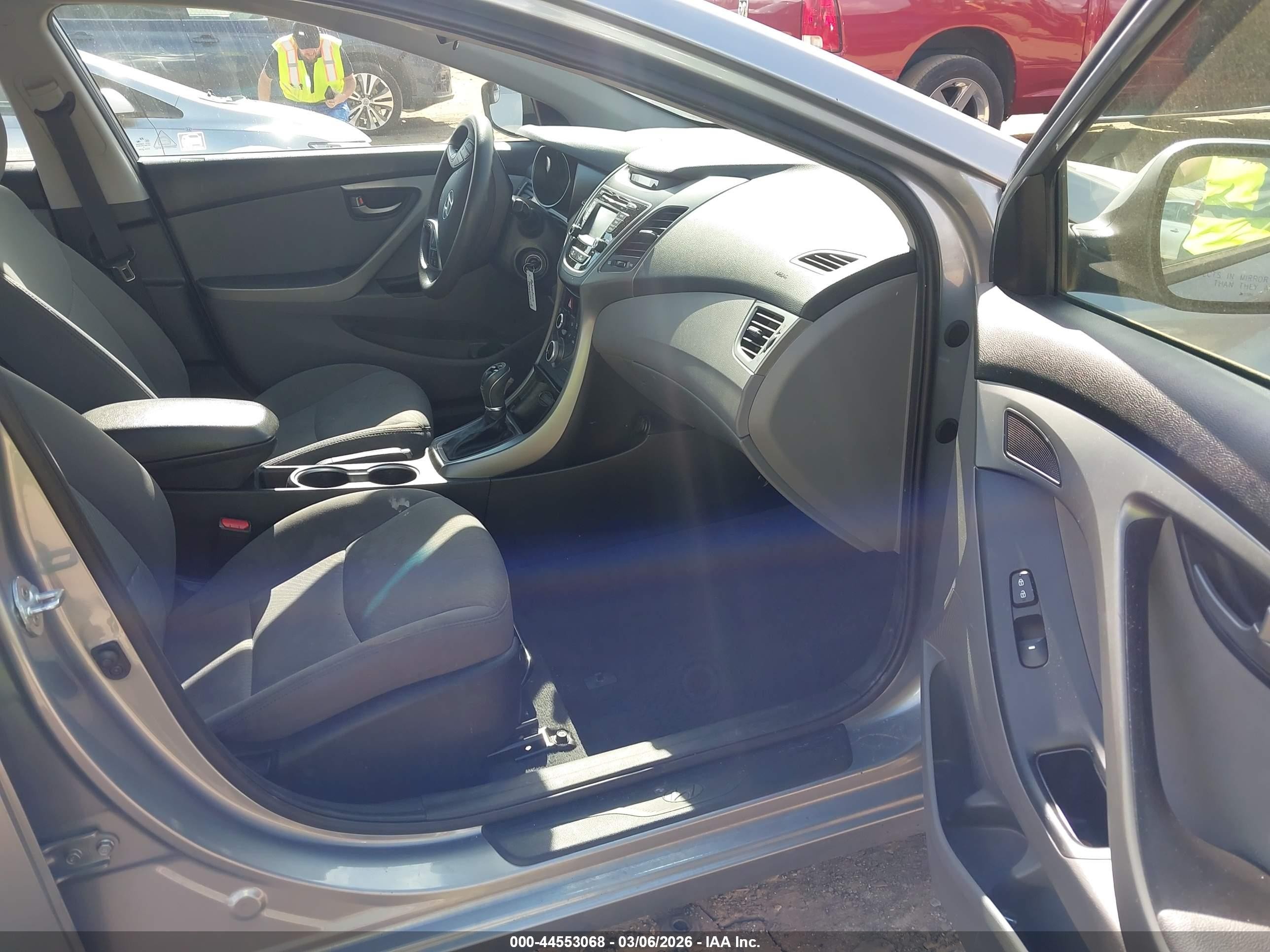 2015 Hyundai Elantra Se Silver vin: 5NPDH4AE4FH583423