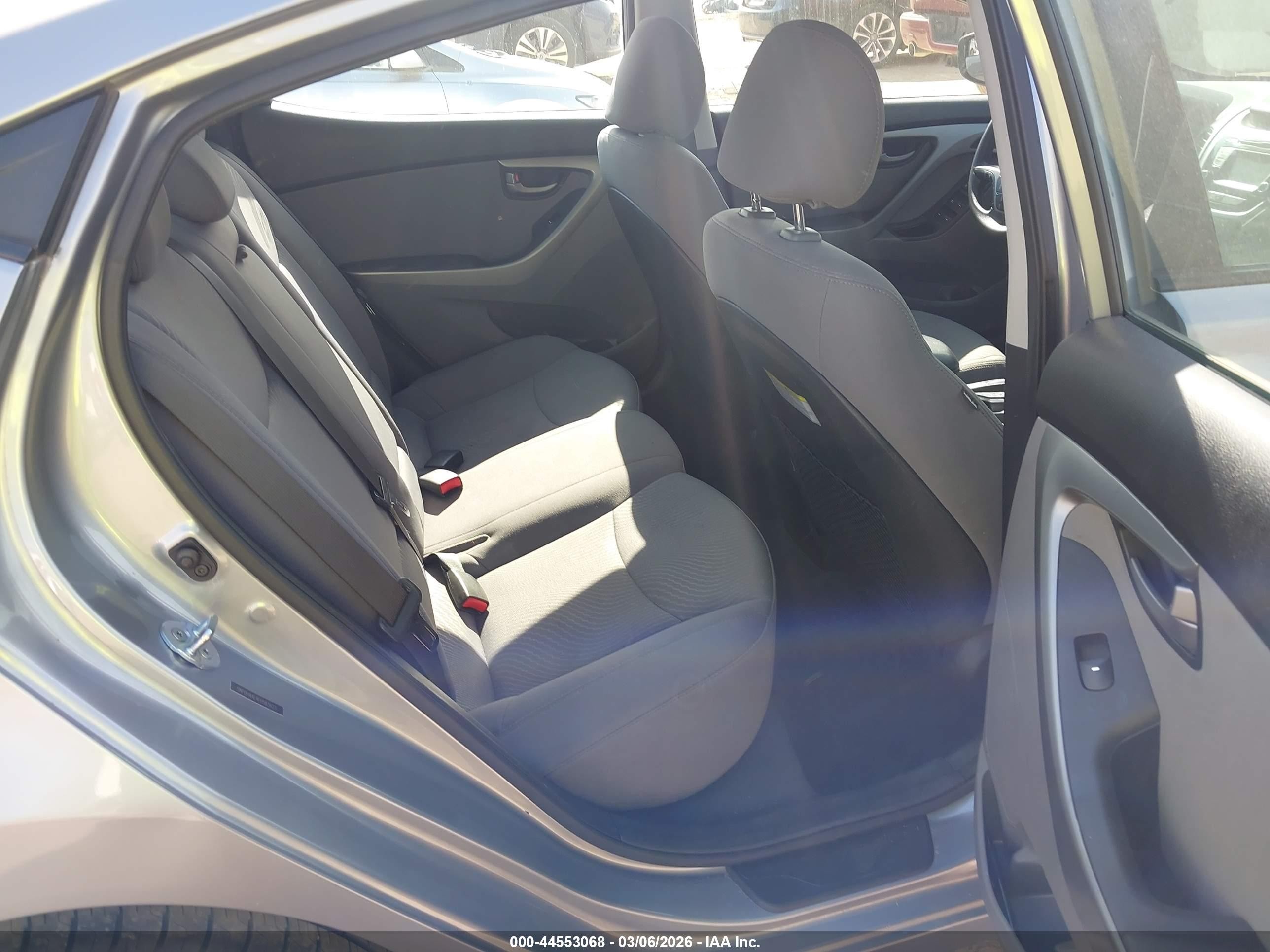 2015 Hyundai Elantra Se Silver vin: 5NPDH4AE4FH583423