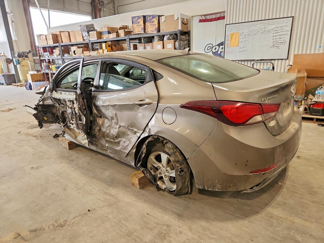 2015 Hyundai Elantra Se Brown vin: 5NPDH4AE4FH642115