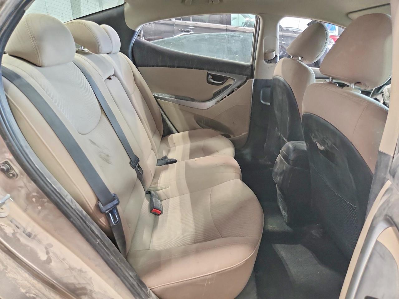 2015 Hyundai Elantra Se Brown vin: 5NPDH4AE4FH642115