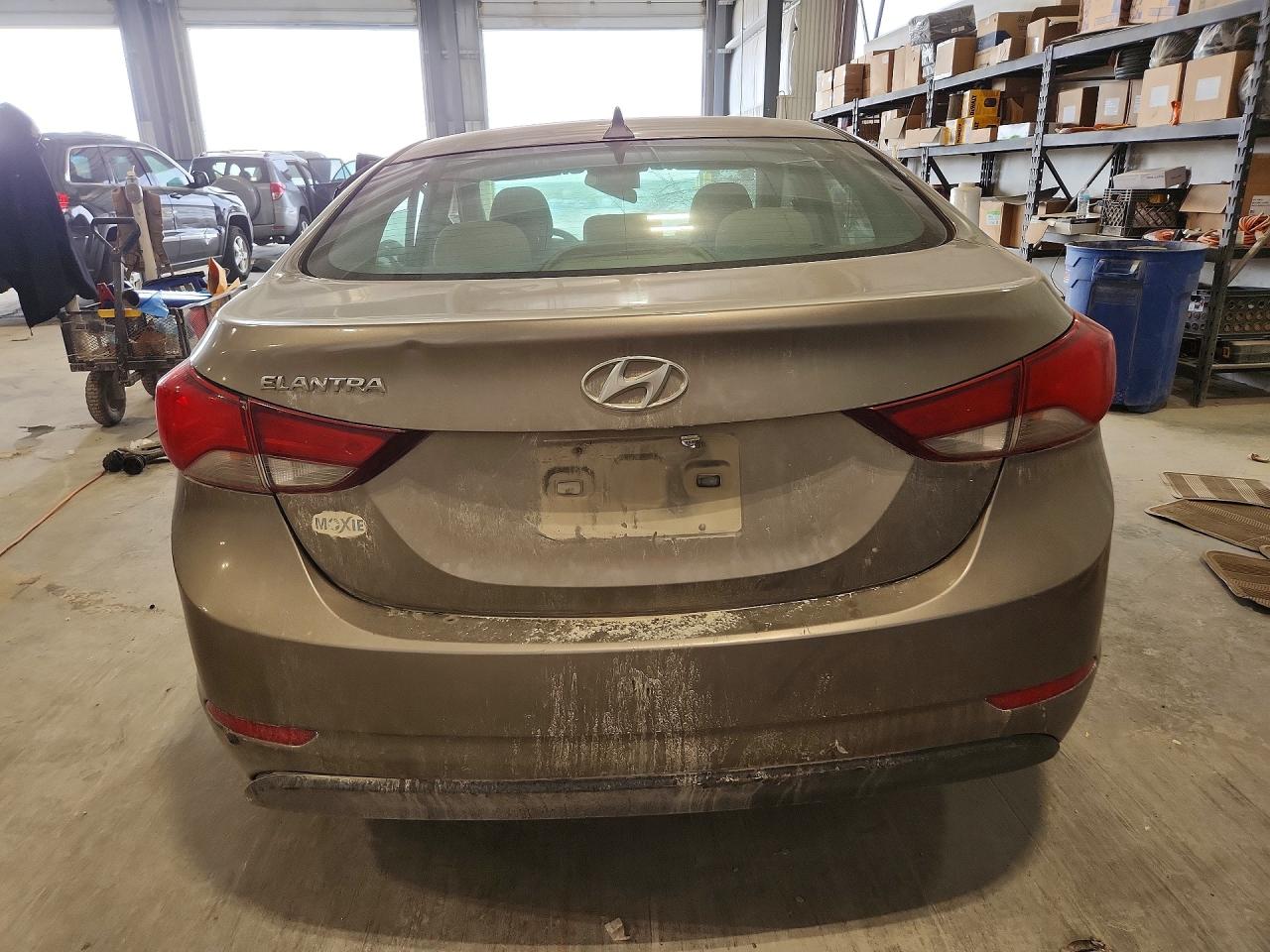 2015 Hyundai Elantra Se Brown vin: 5NPDH4AE4FH642115
