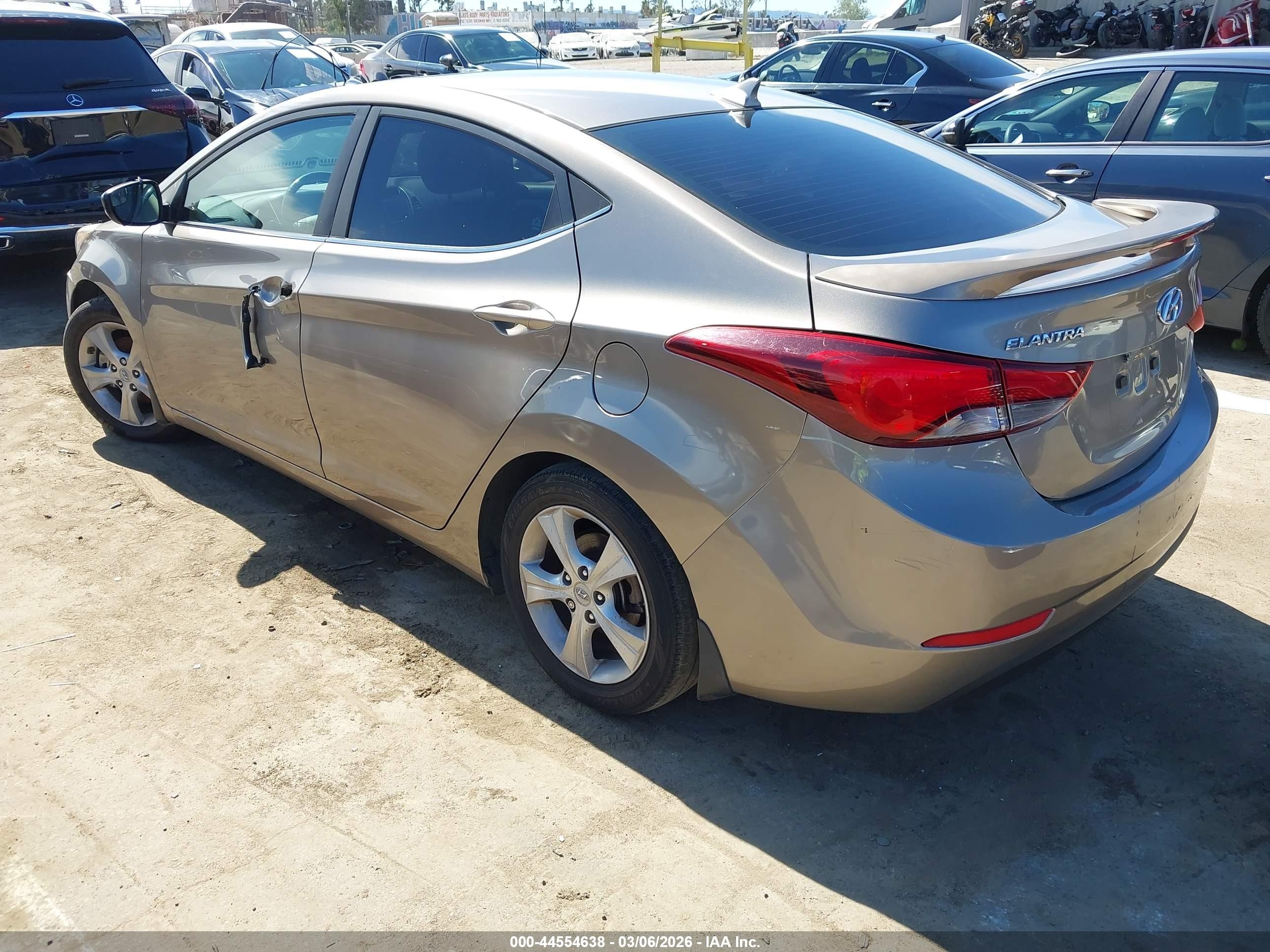 2016 Hyundai Elantra Value Edition Beige vin: 5NPDH4AE4GH668022