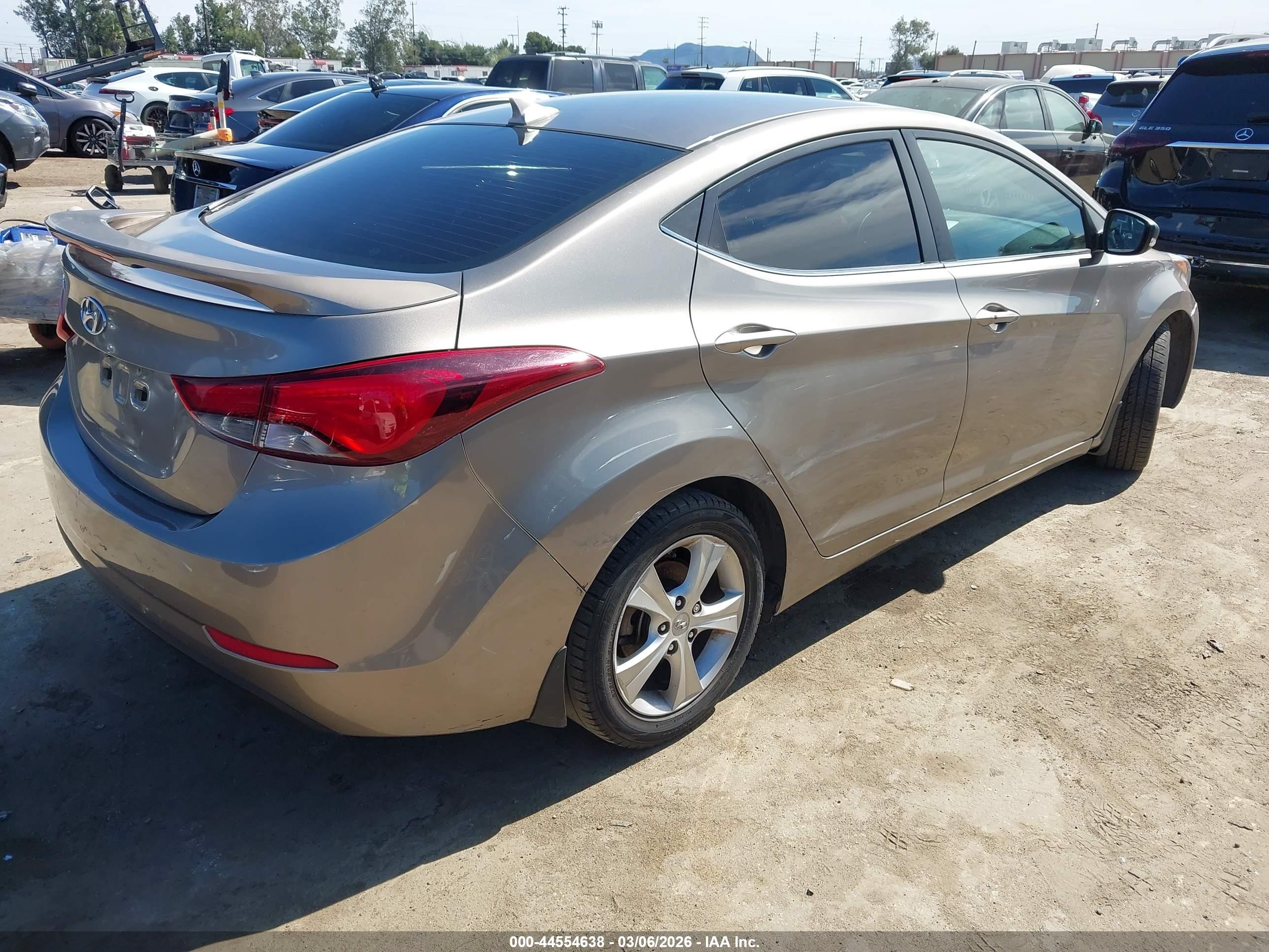 2016 Hyundai Elantra Value Edition Beige vin: 5NPDH4AE4GH668022