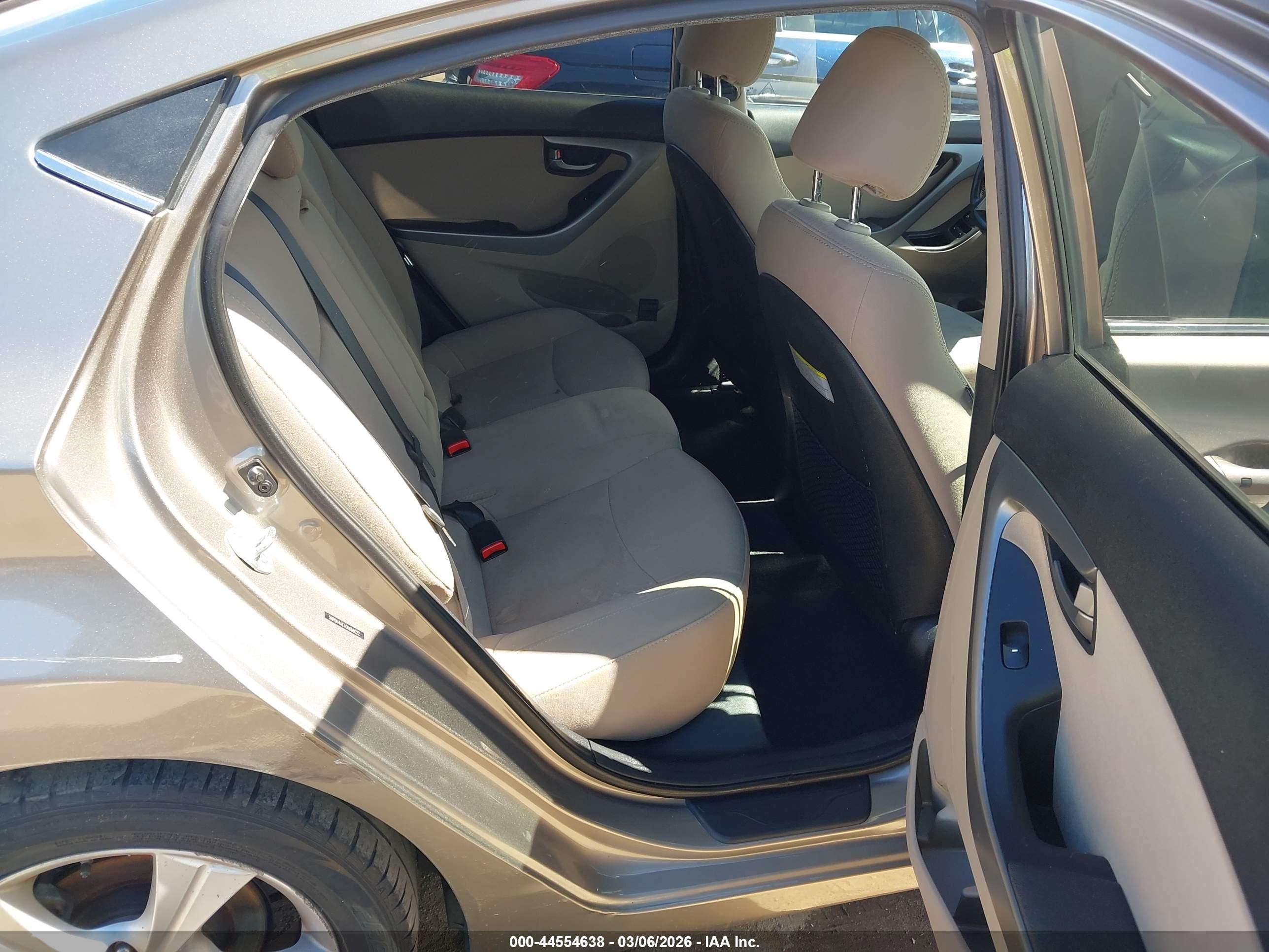 2016 Hyundai Elantra Value Edition Beige vin: 5NPDH4AE4GH668022