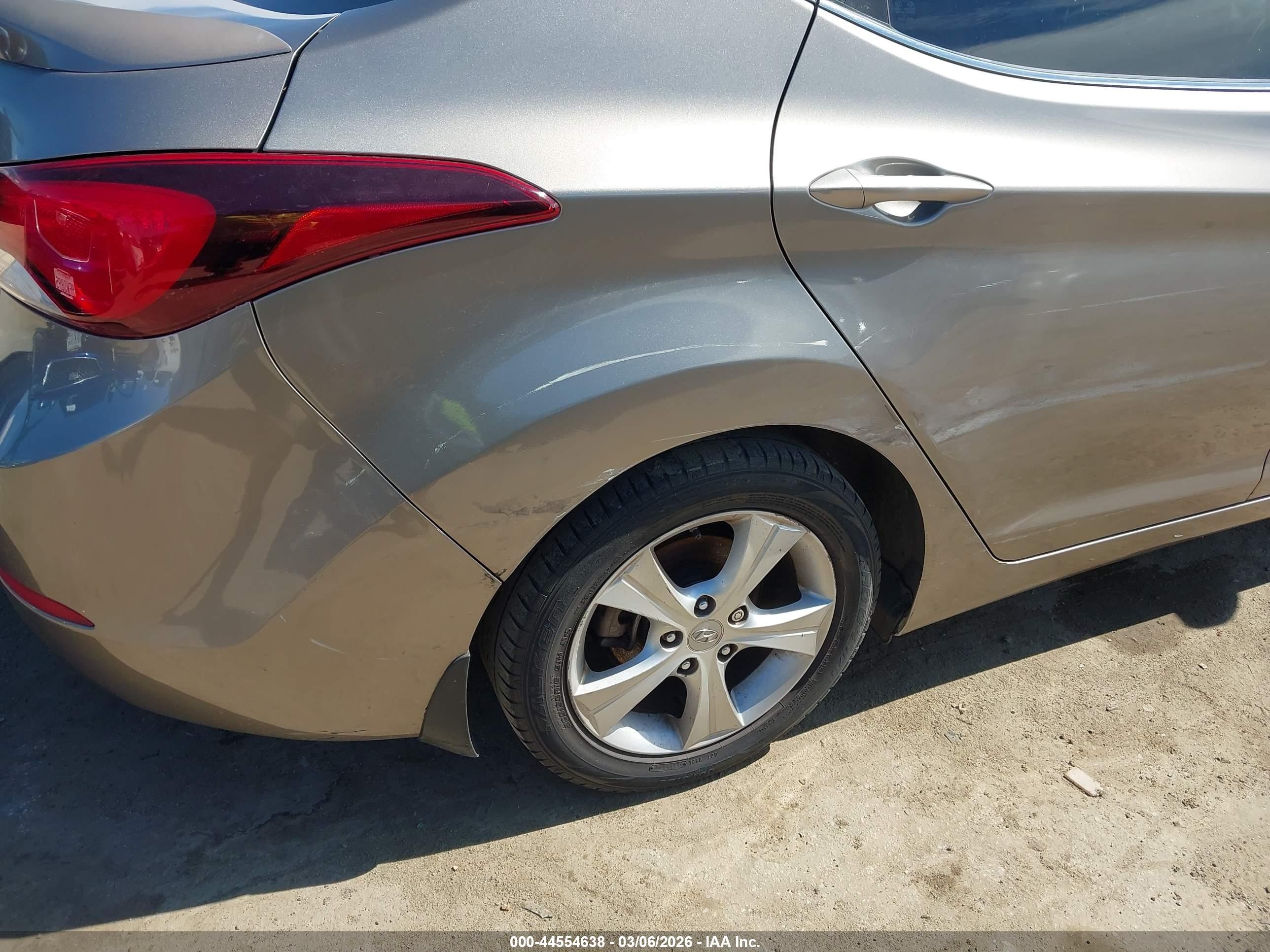 2016 Hyundai Elantra Value Edition Beige vin: 5NPDH4AE4GH668022