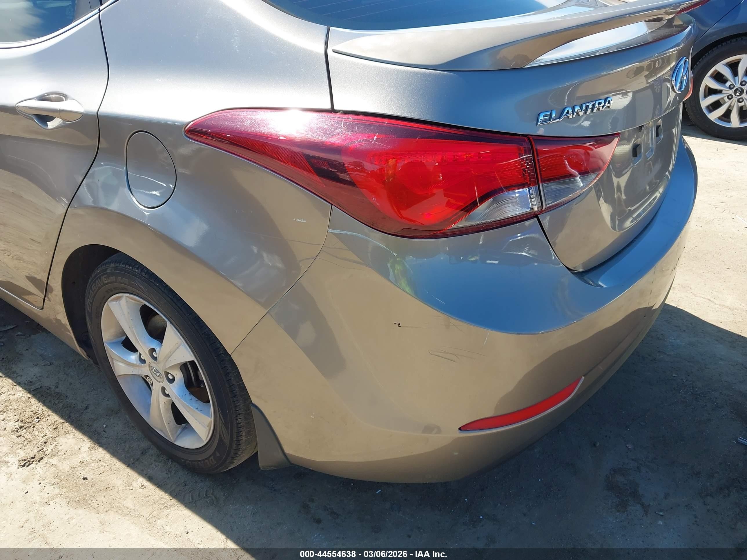 2016 Hyundai Elantra Value Edition Beige vin: 5NPDH4AE4GH668022
