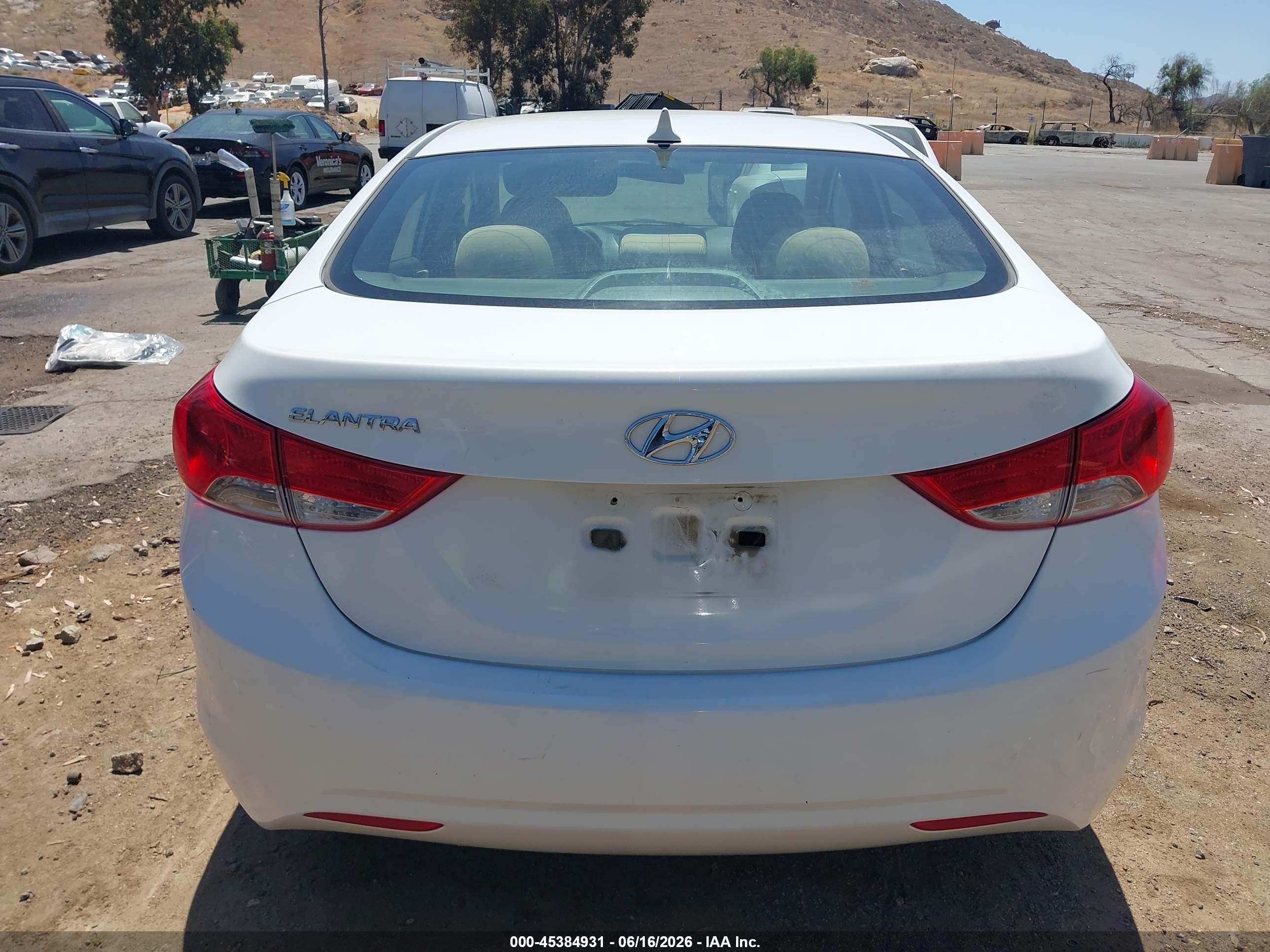 2011 Hyundai Elantra Gls White vin: 5NPDH4AE5BH043511