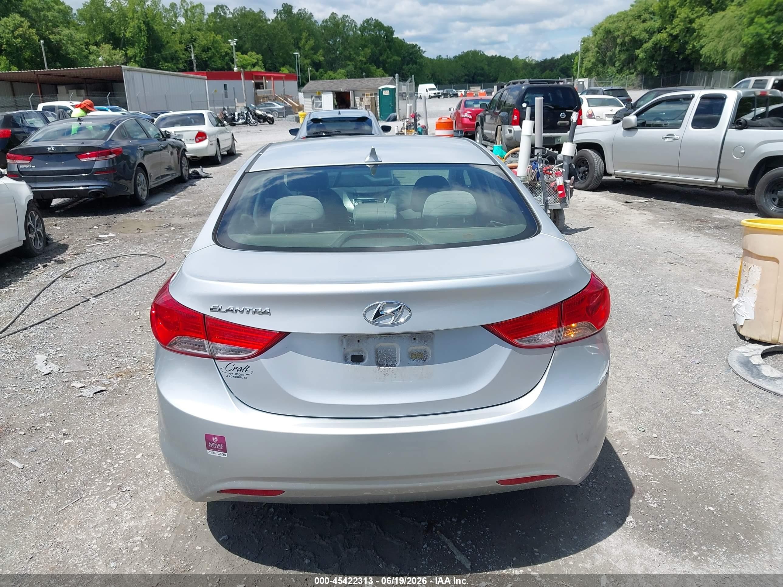 2012 Hyundai Elantra Gls Silver vin: 5NPDH4AE5CH067003