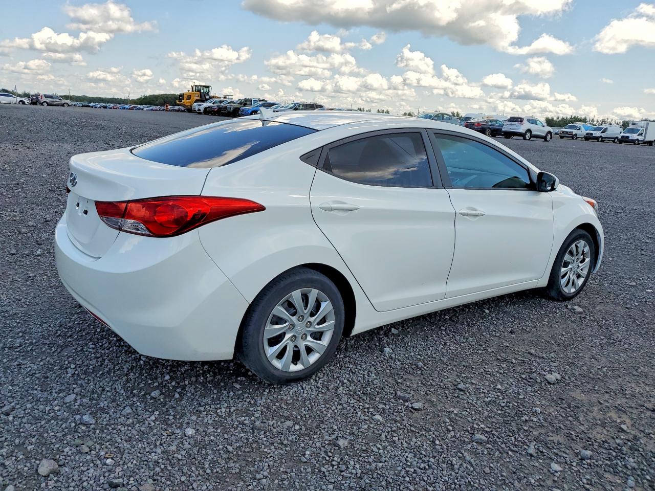 2012 Hyundai Elantra Gls White vin: 5NPDH4AE5CH081161