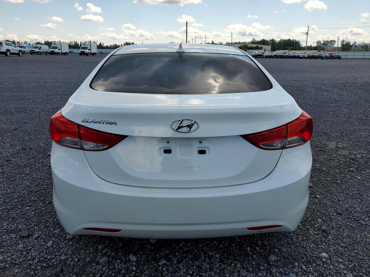 2012 Hyundai Elantra Gls White vin: 5NPDH4AE5CH081161