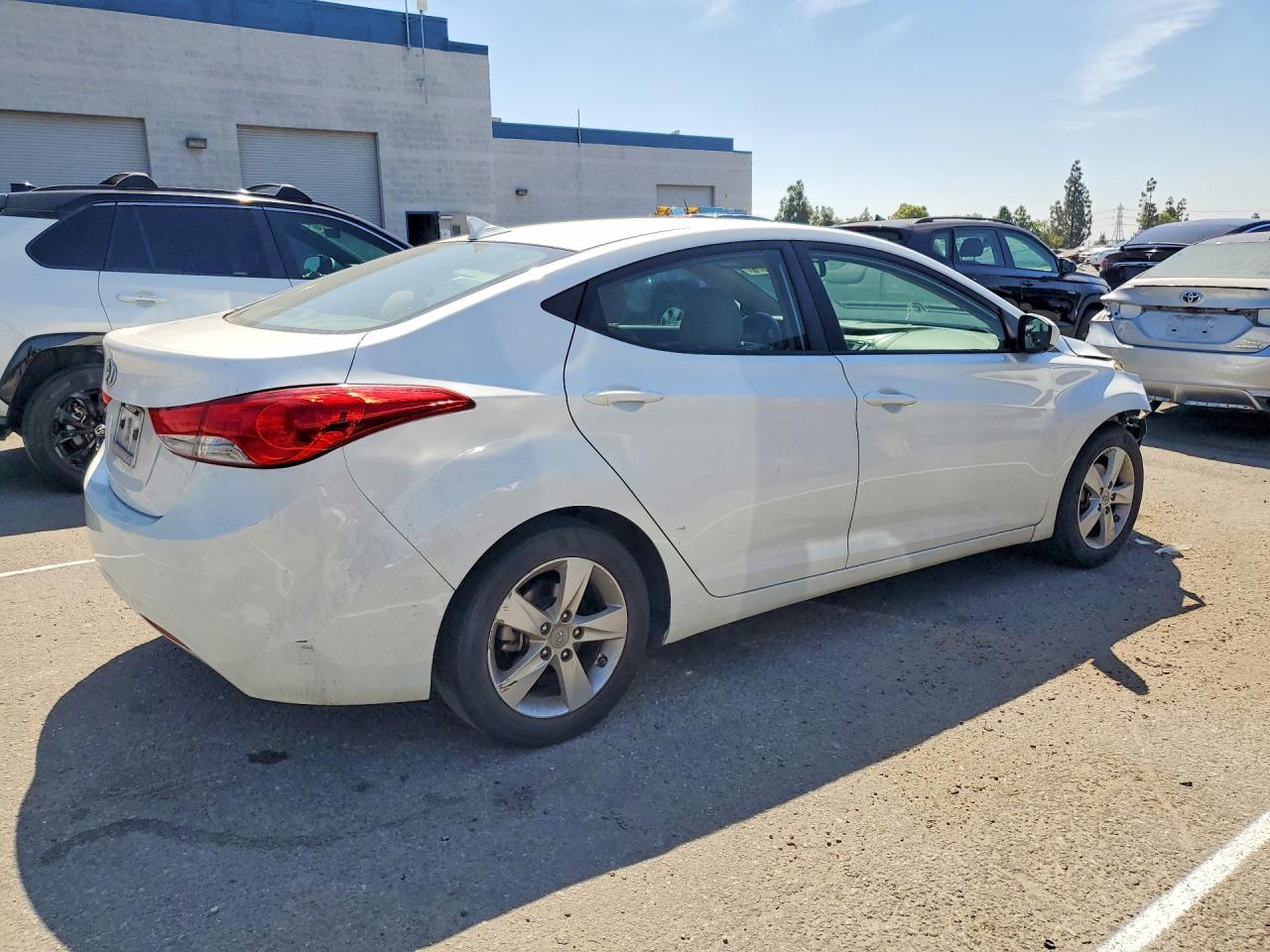 2012 Hyundai Elantra Gls White vin: 5NPDH4AE5CH103756