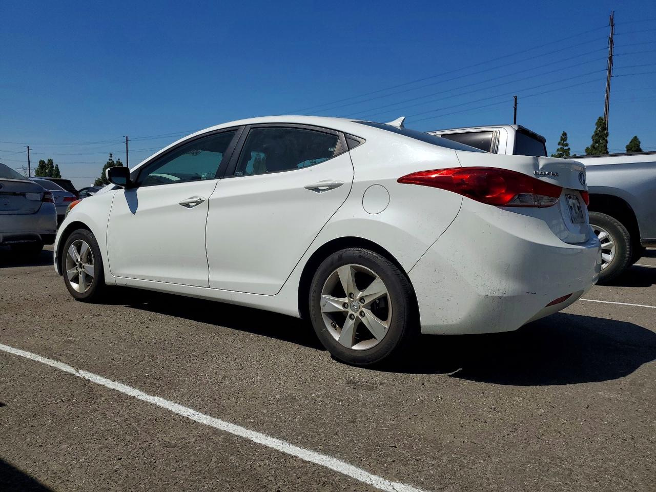 2012 Hyundai Elantra Gls White vin: 5NPDH4AE5CH103756