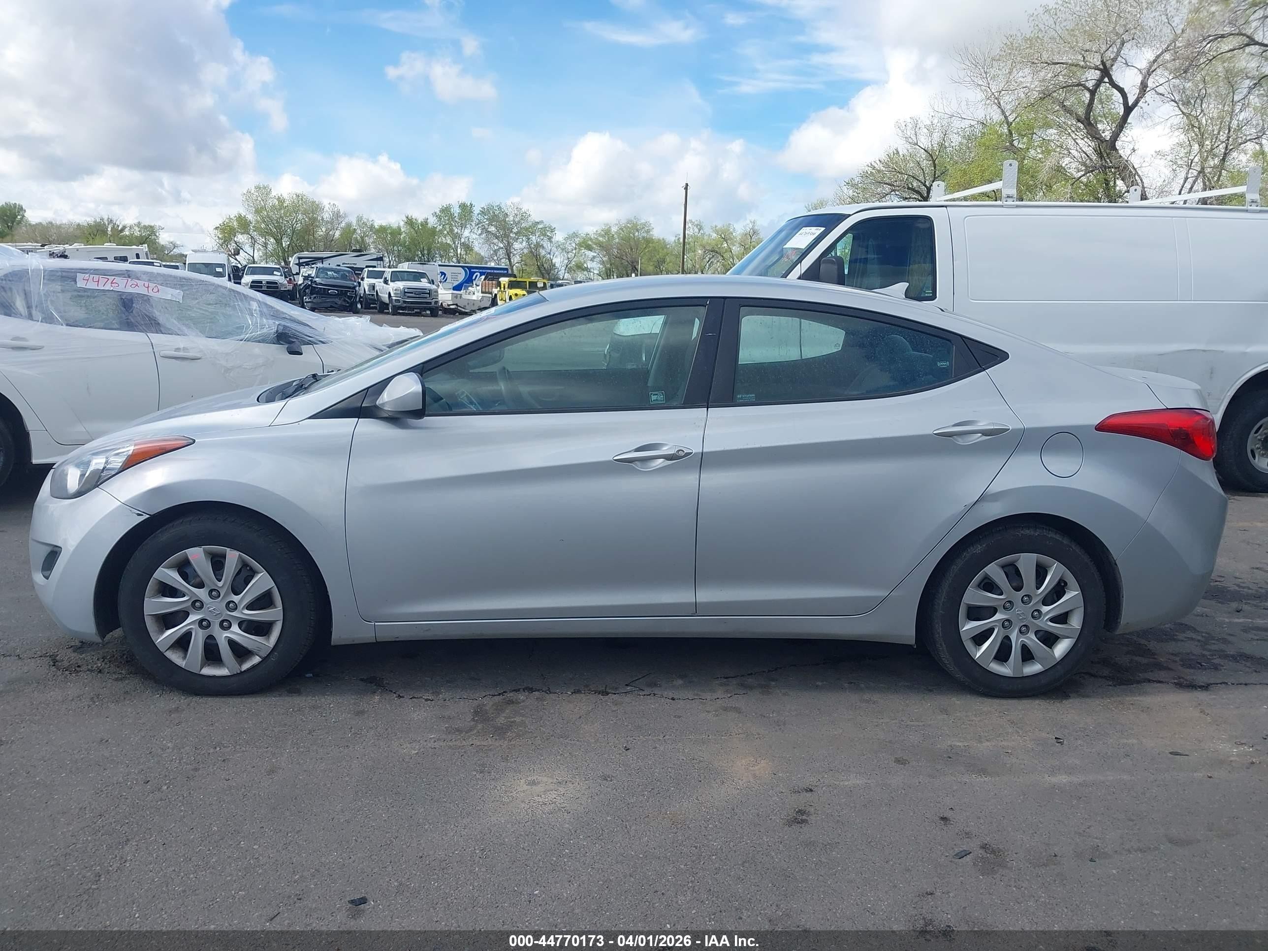 2012 Hyundai Elantra Gls Silver vin: 5NPDH4AE5CH130536