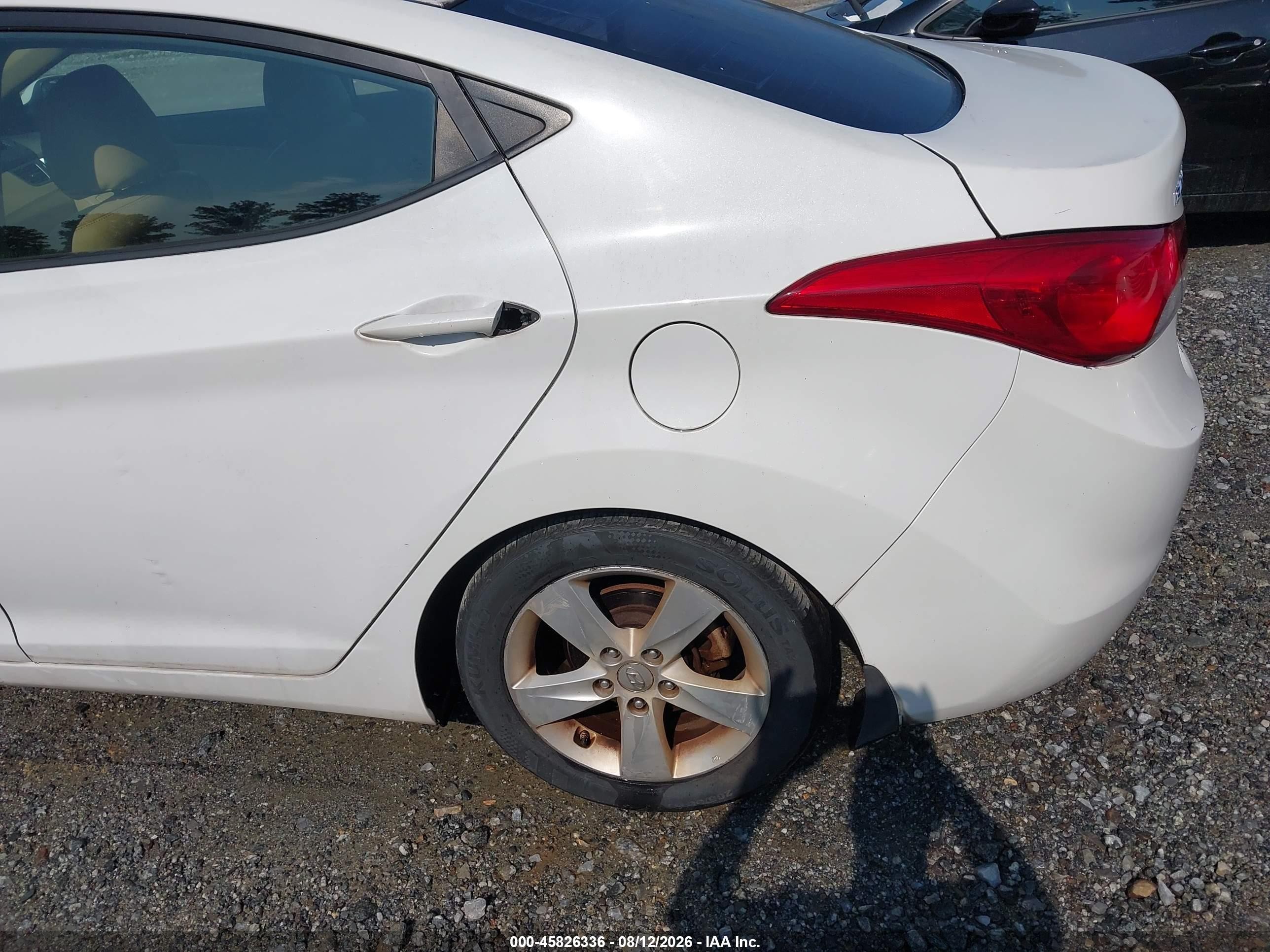 2012 Hyundai Elantra Gls White vin: 5NPDH4AE5CH145635