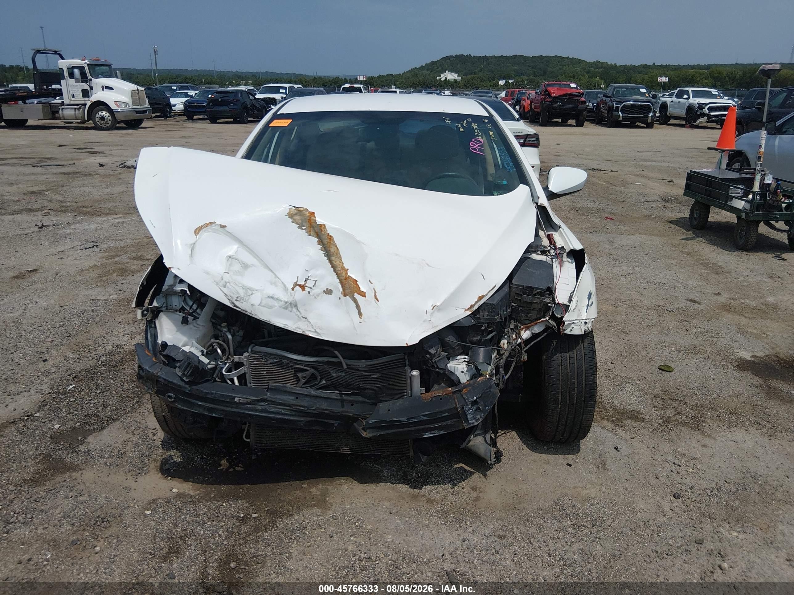 2013 Hyundai Elantra Gls White vin: 5NPDH4AE5DH216818