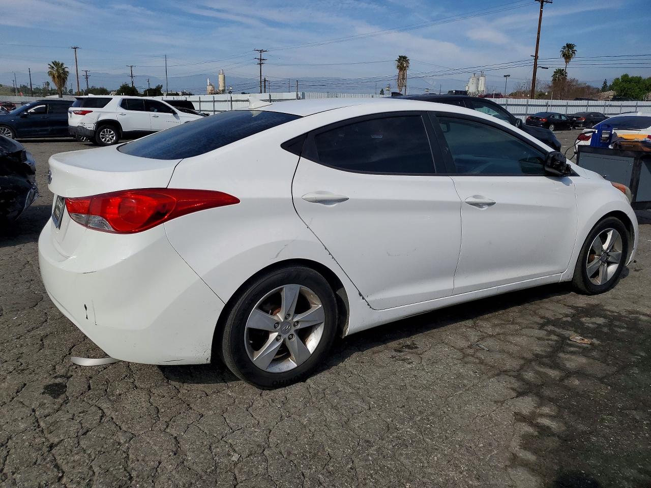 2013 Hyundai Elantra White vin: 5NPDH4AE5DH256283