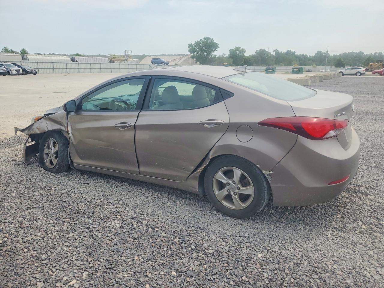 2015 Hyundai Elantra Se Brown vin: 5NPDH4AE5FH561897