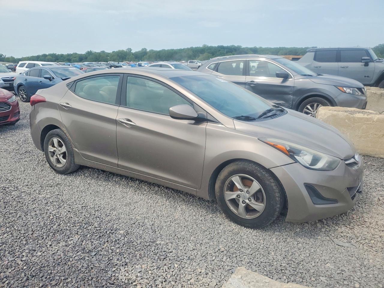 2015 Hyundai Elantra Se Brown vin: 5NPDH4AE5FH561897