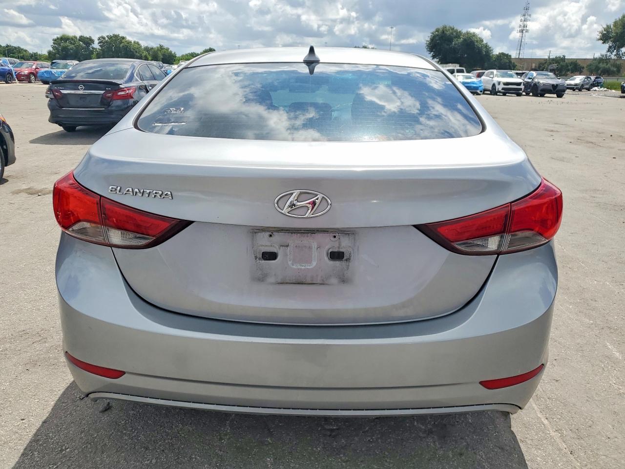 2015 Hyundai Elantra Se Two Tone vin: 5NPDH4AE5FH579767