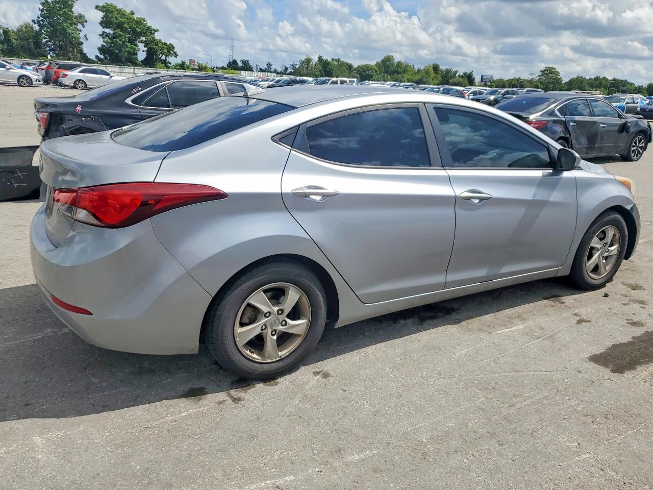 2015 Hyundai Elantra Se Two Tone vin: 5NPDH4AE5FH579767