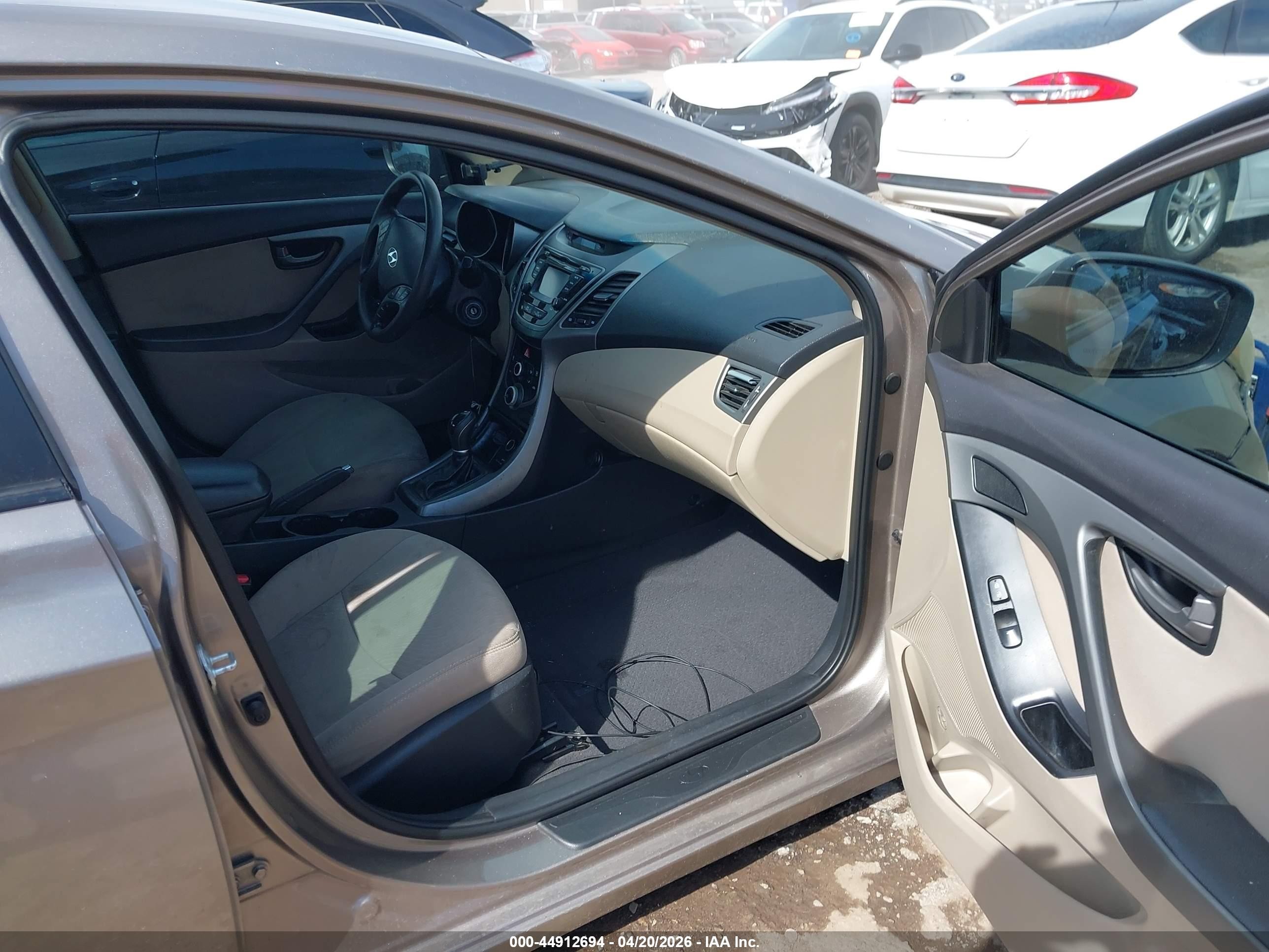 2015 Hyundai Elantra Se Beige vin: 5NPDH4AE5FH594821