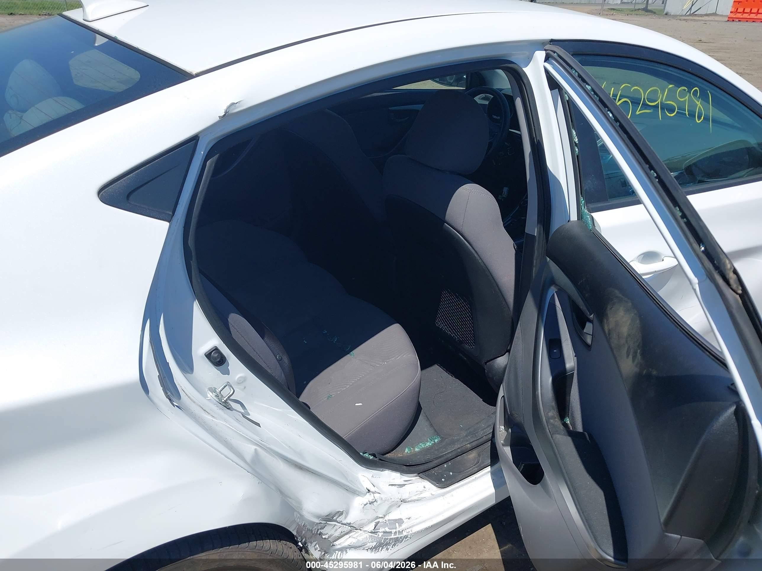 2015 Hyundai Elantra Se White vin: 5NPDH4AE5FH629728