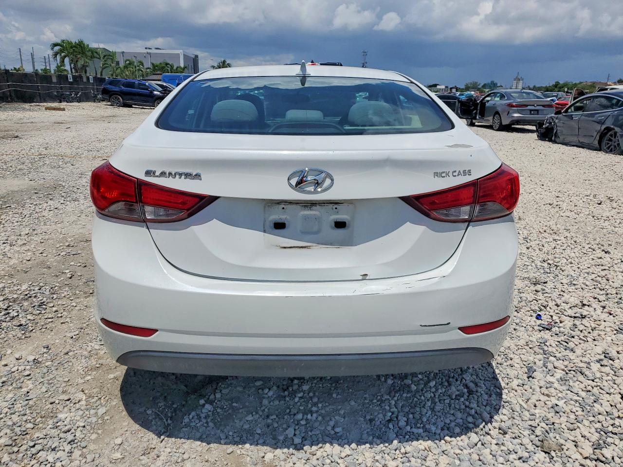 2015 Hyundai Elantra Se White vin: 5NPDH4AE5FH647579