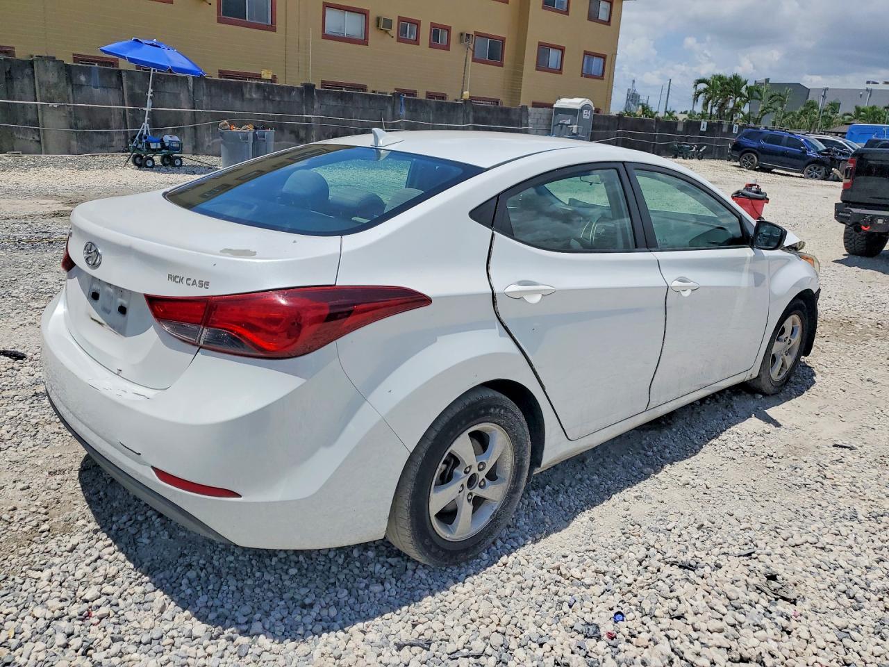 2015 Hyundai Elantra Se White vin: 5NPDH4AE5FH647579