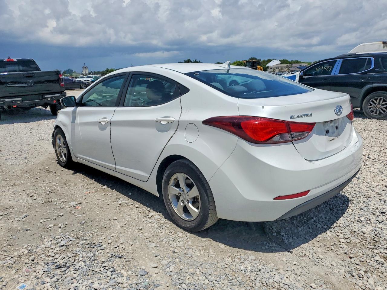 2015 Hyundai Elantra Se White vin: 5NPDH4AE5FH647579