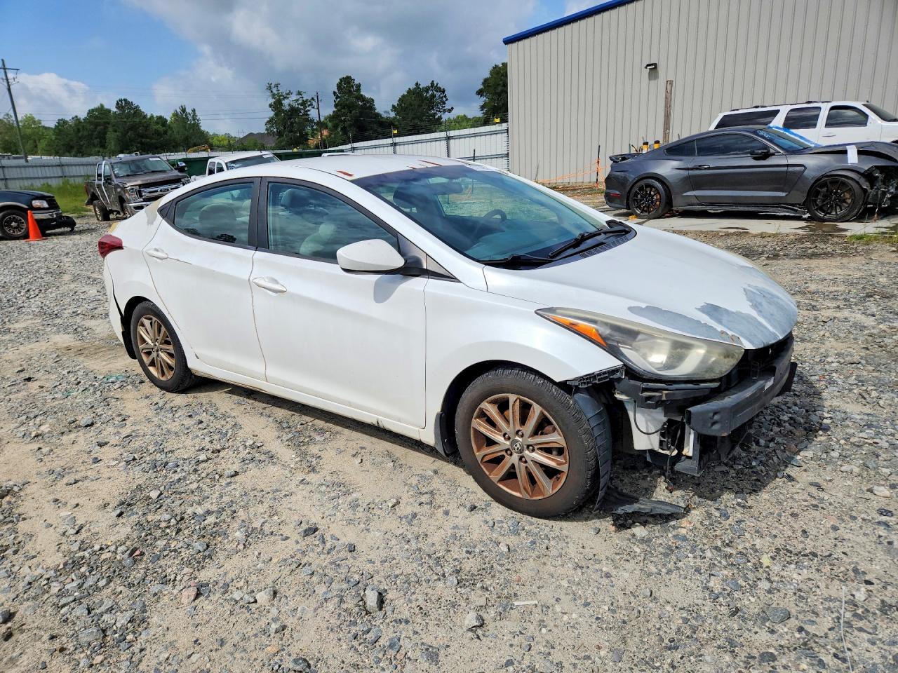 2016 Hyundai Elantra Se White vin: 5NPDH4AE5GH656042