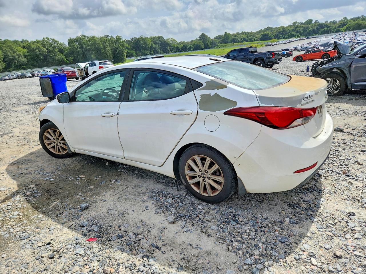 2016 Hyundai Elantra Se White vin: 5NPDH4AE5GH656042