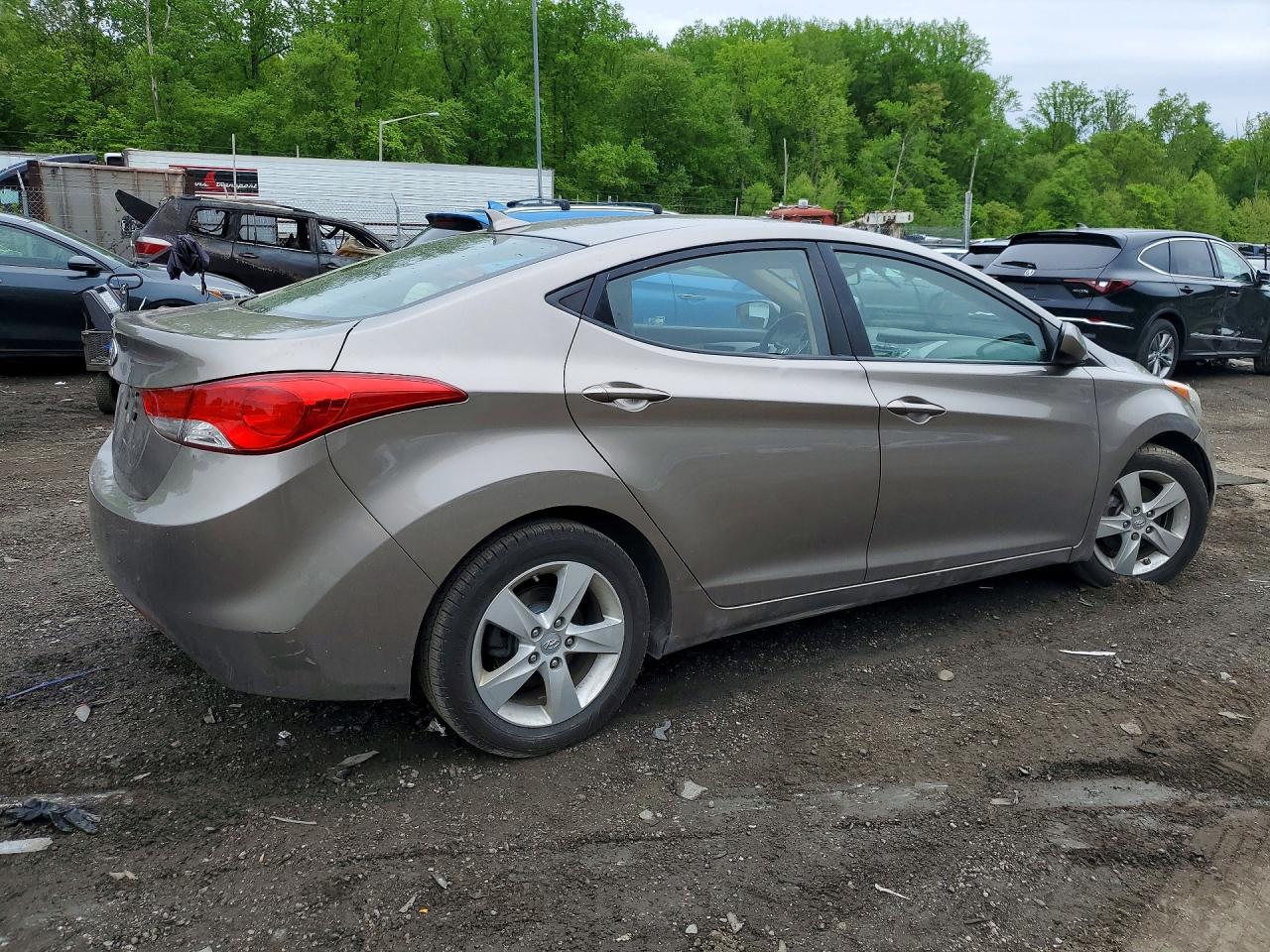 2011 Hyundai Elantra Gold vin: 5NPDH4AE6BH007200