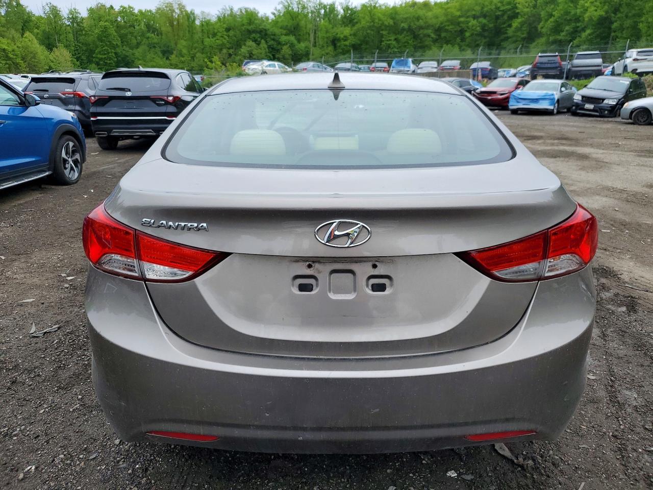 2011 Hyundai Elantra Gold vin: 5NPDH4AE6BH007200