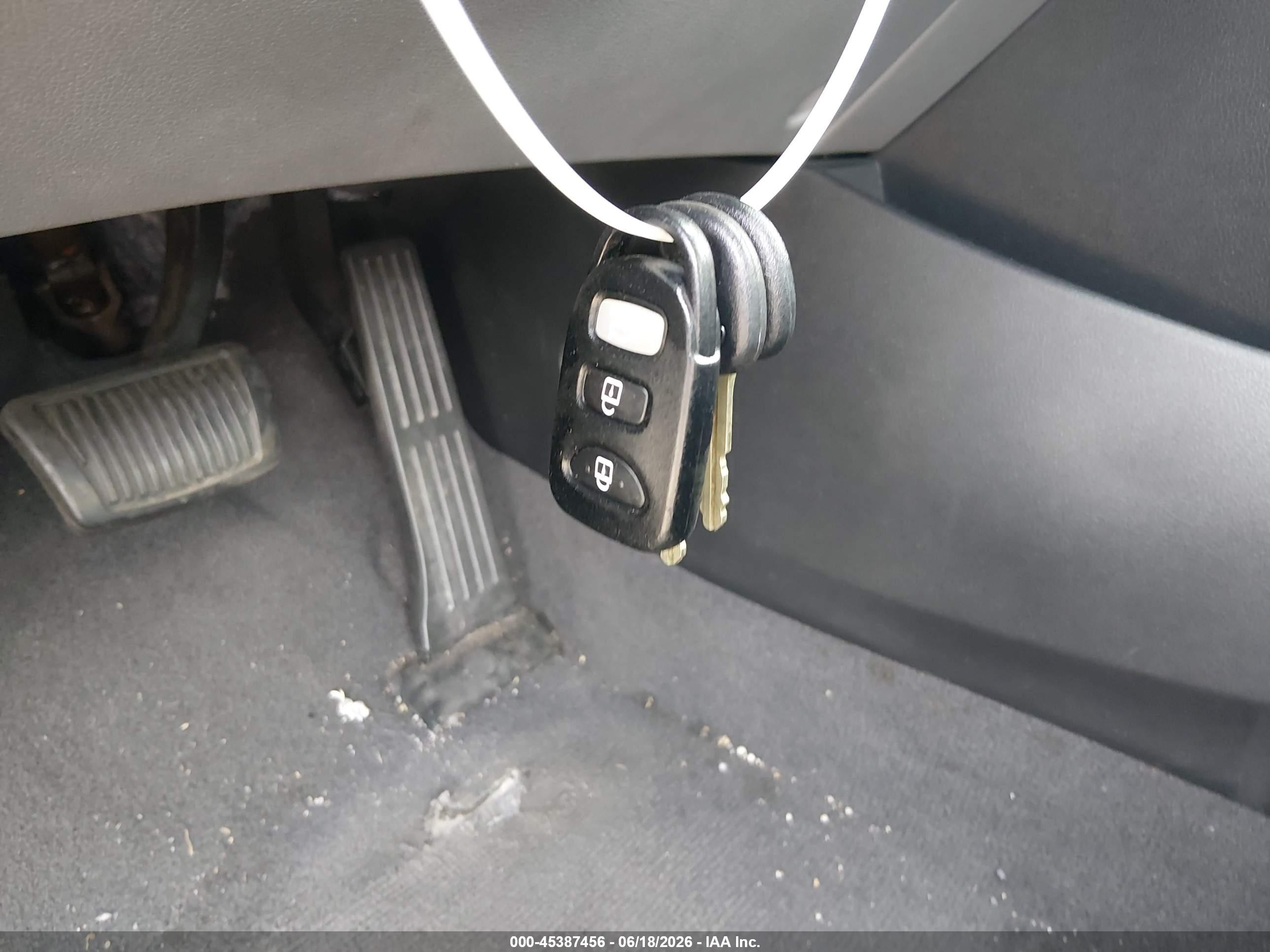 2012 Hyundai Elantra Gls Silver vin: 5NPDH4AE6CH064627