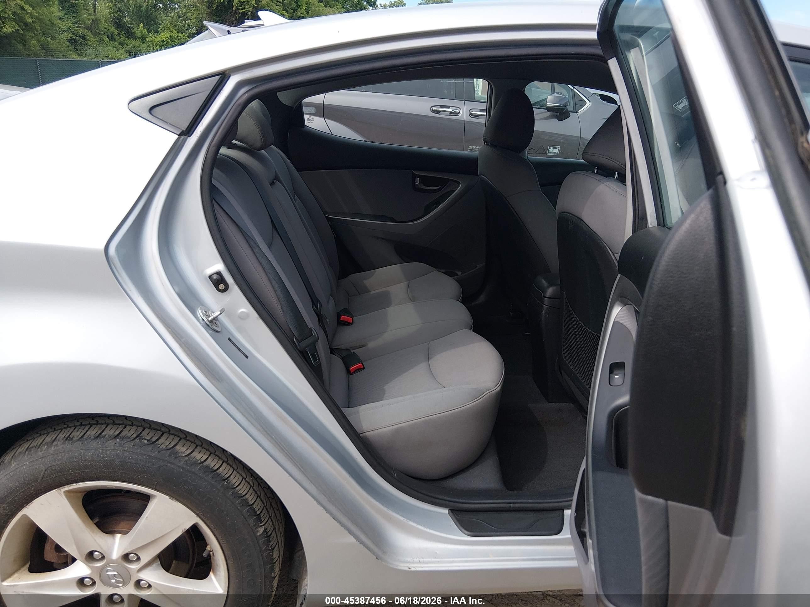 2012 Hyundai Elantra Gls Silver vin: 5NPDH4AE6CH064627