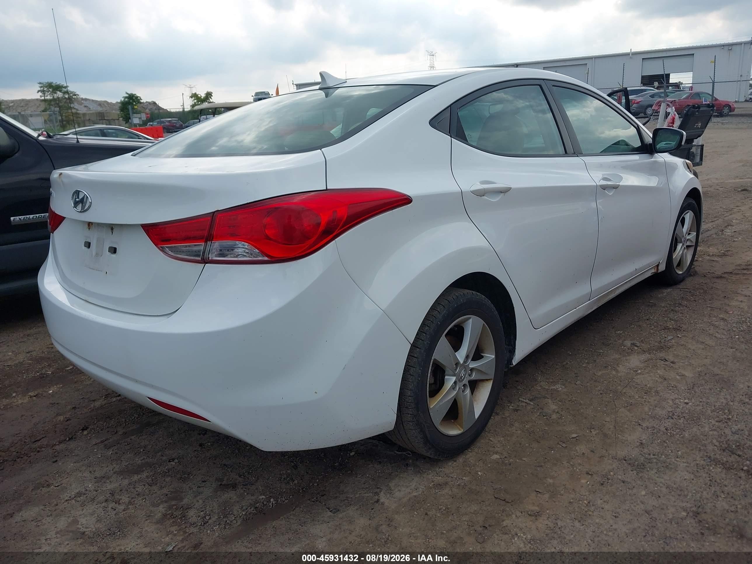 2012 Hyundai Elantra Gls White vin: 5NPDH4AE6CH081170