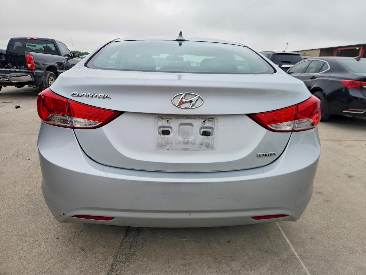 2012 Hyundai Elantra Limited Silver vin: 5NPDH4AE6CH136085