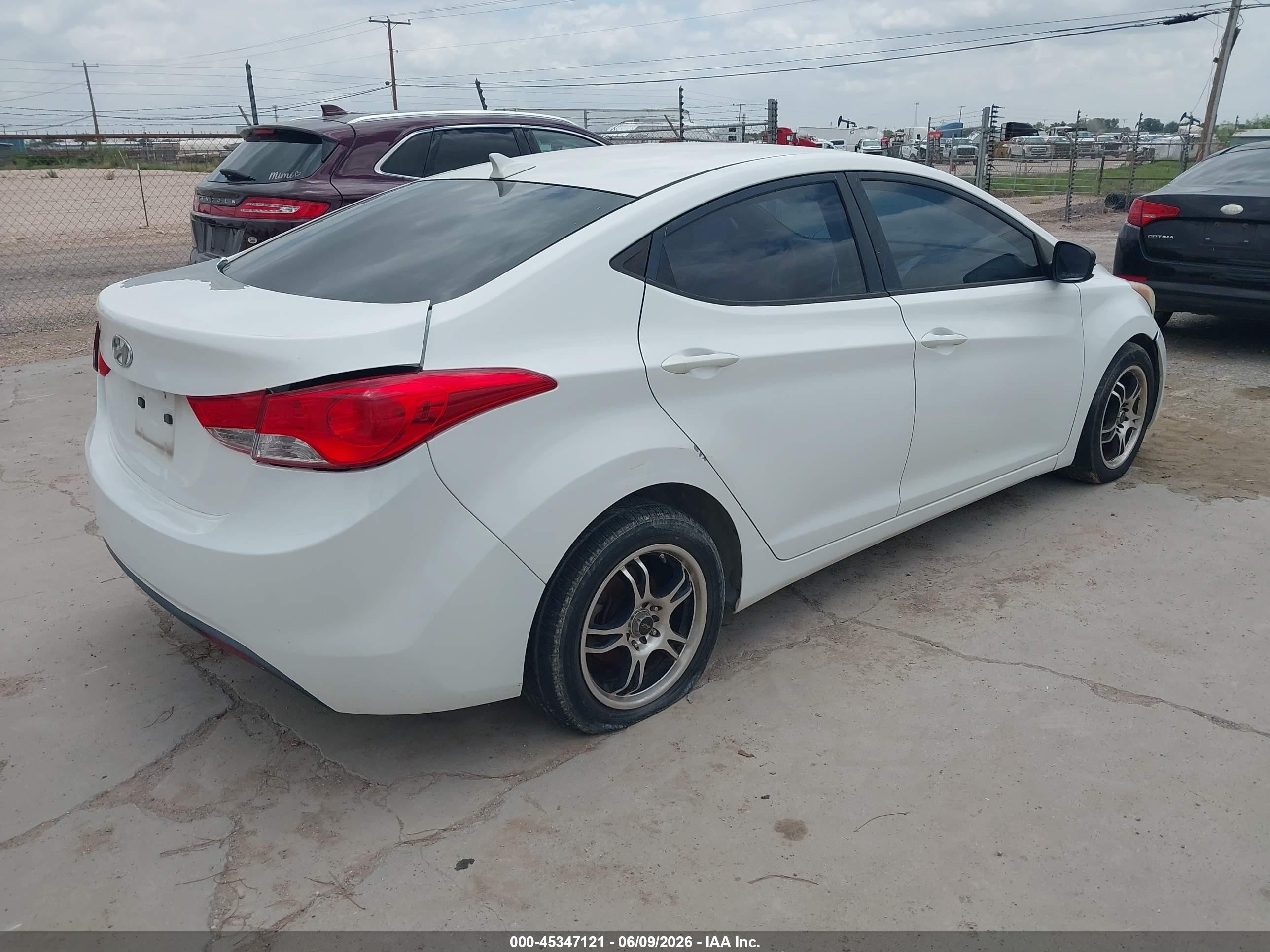 2013 Hyundai Elantra Gls/limited White vin: 5NPDH4AE6DH197499