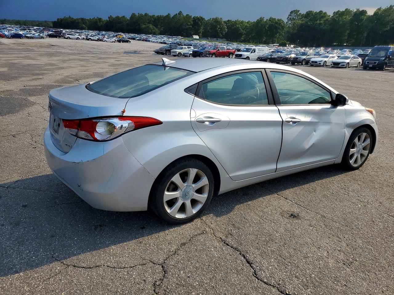 2013 Hyundai Elantra Limited Silver vin: 5NPDH4AE6DH274890