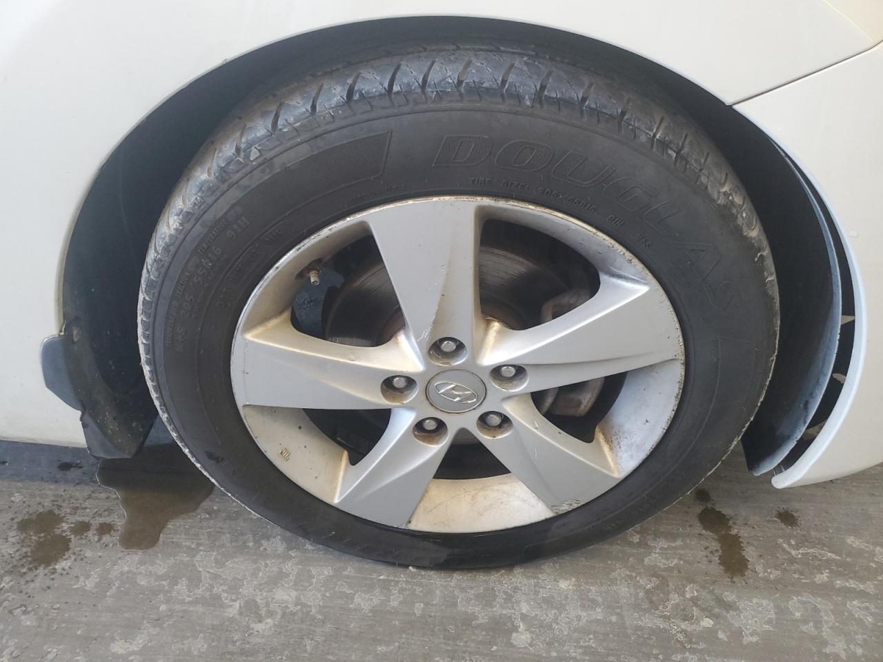 2013 Hyundai Elantra Gls White vin: 5NPDH4AE6DH340905 Damage: Right Front Wheel, Curb Rash, > 12 Inches