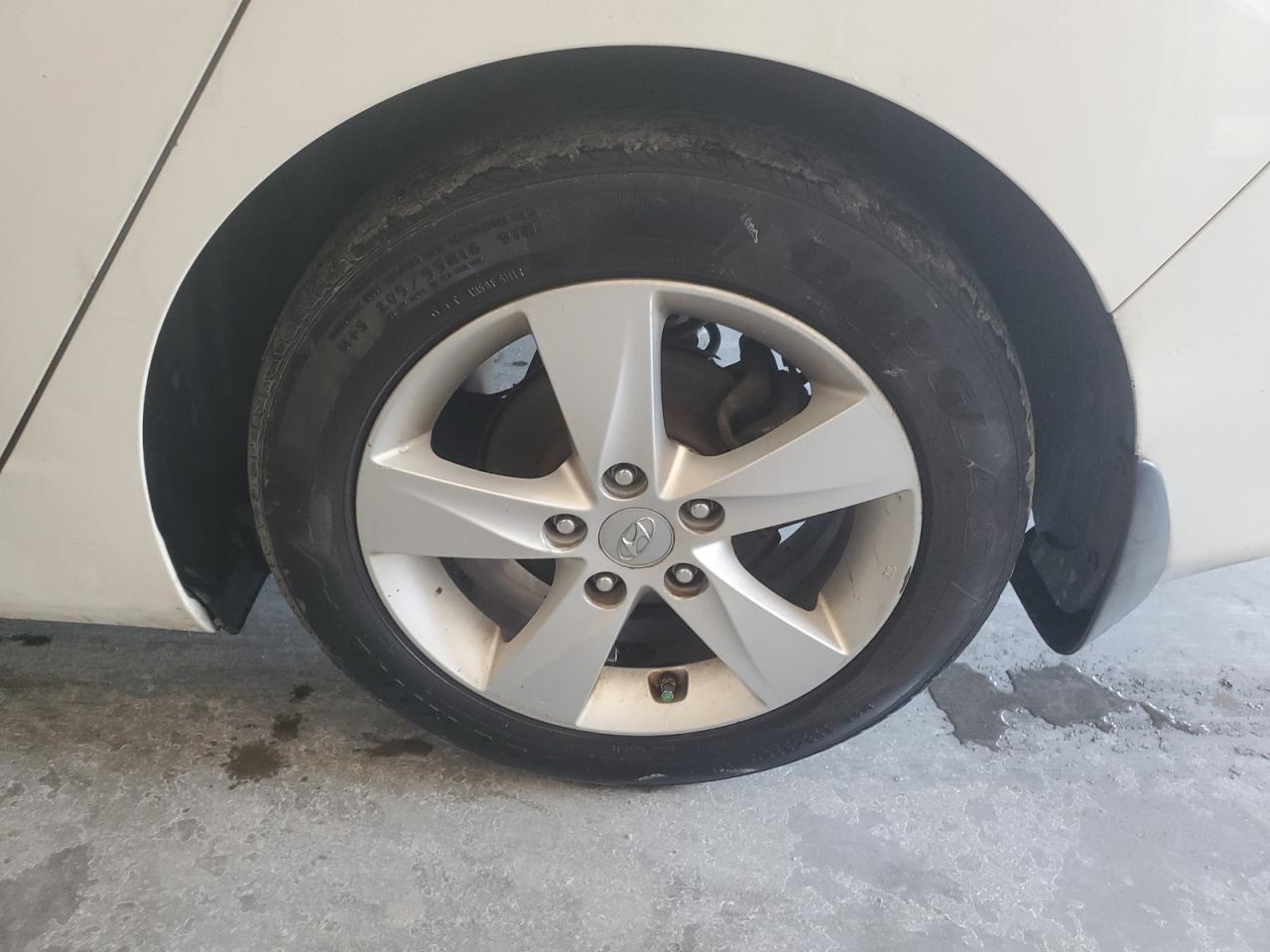 2013 Hyundai Elantra Gls White vin: 5NPDH4AE6DH340905 Damage: Left Rear Tire, Worn, Replacement Required